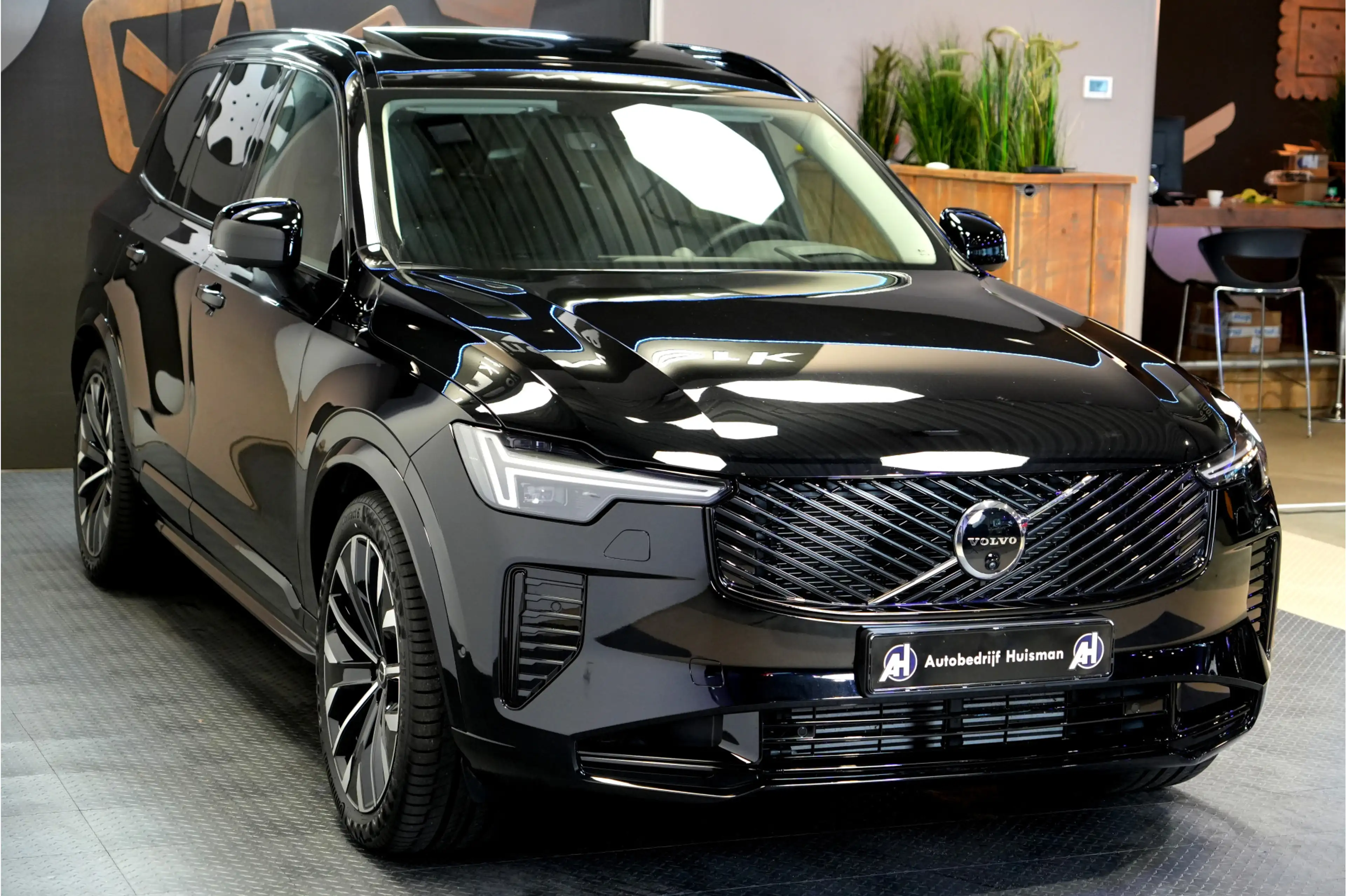 Volvo XC90 2.0 T8 AWD 335kW/456pk Aut8 Recharge Ultra Dark 7P — photo 33