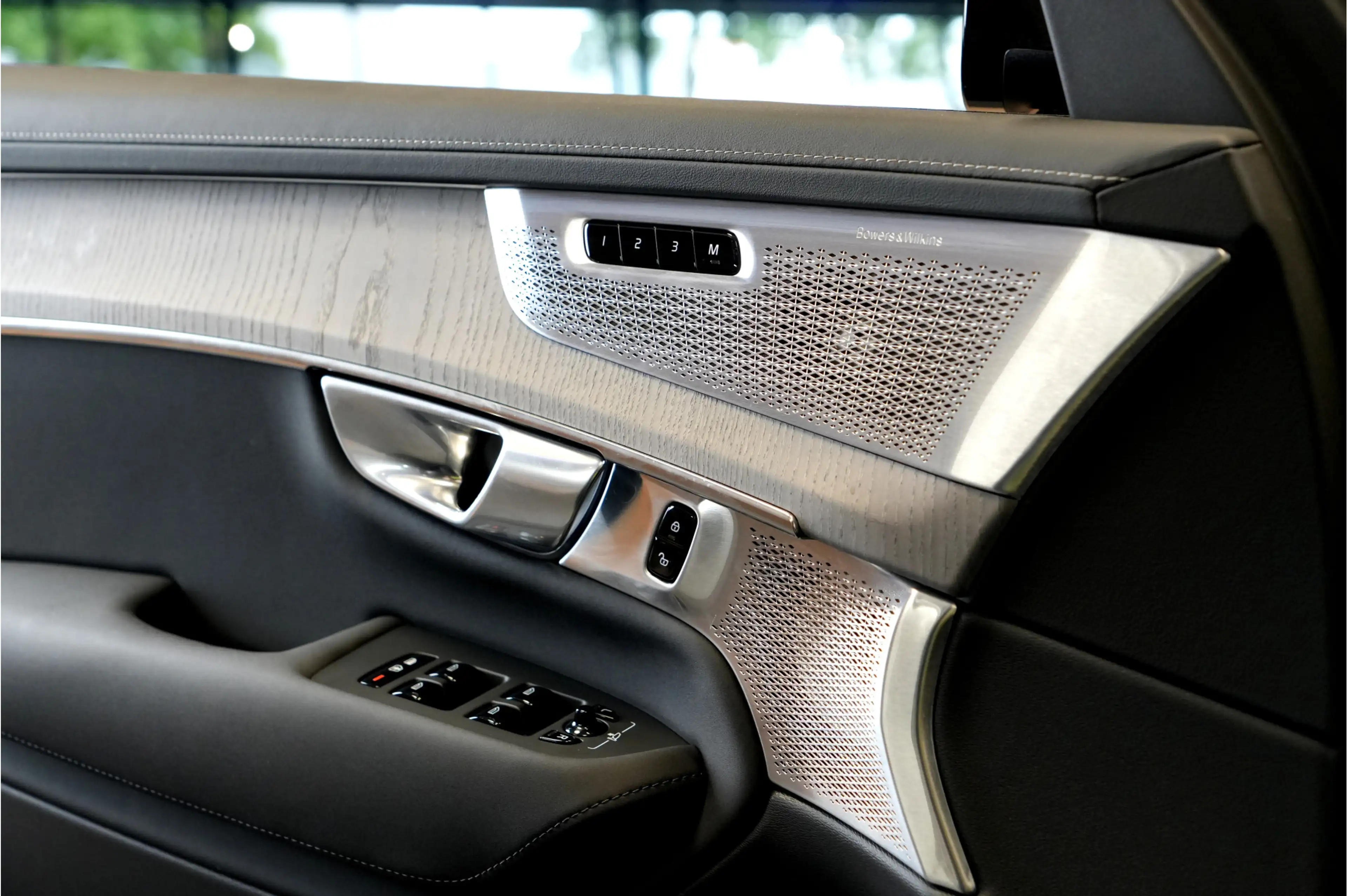 Volvo XC90 2.0 T8 AWD 335kW/456pk Aut8 Recharge Ultra Dark 7P — photo 28