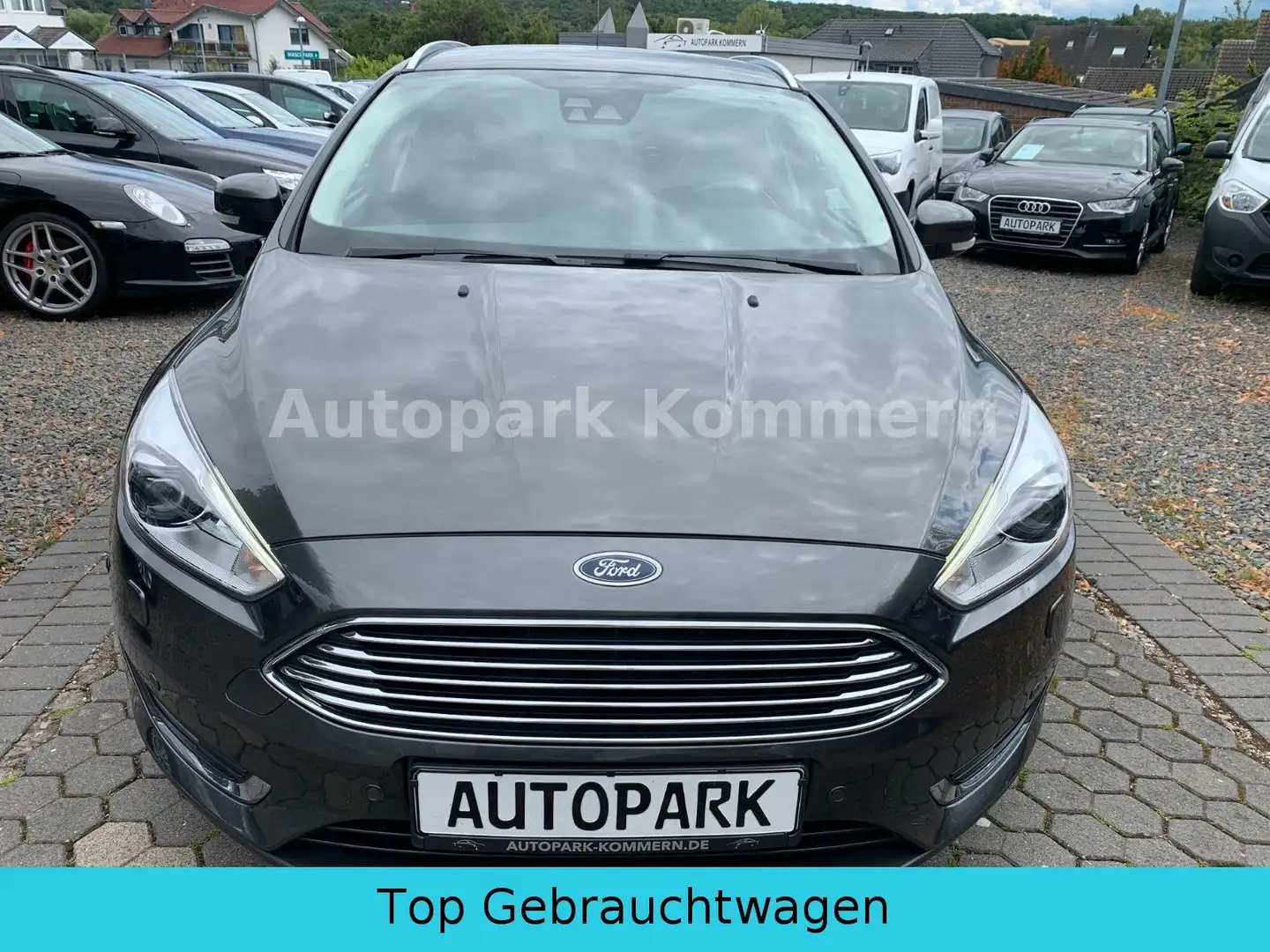 Ford Focus Turnier Titanium*NAVI*CAM*BT* Grau - 2