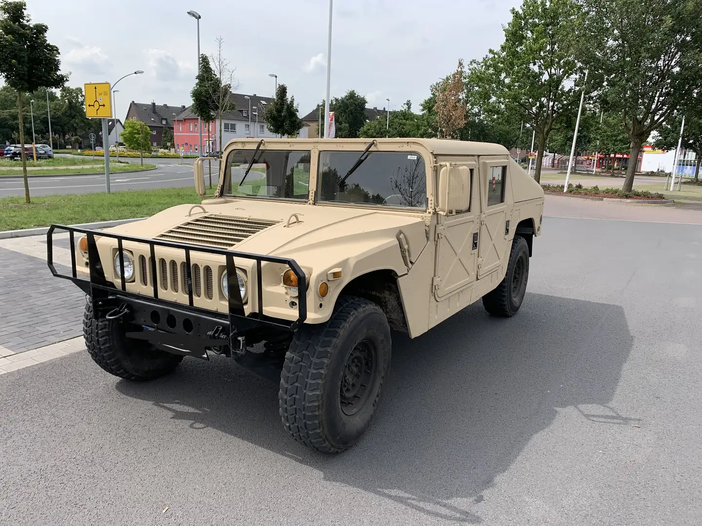 HUMMER Hummer HMMWV Militärfahrzeug Beige - 1