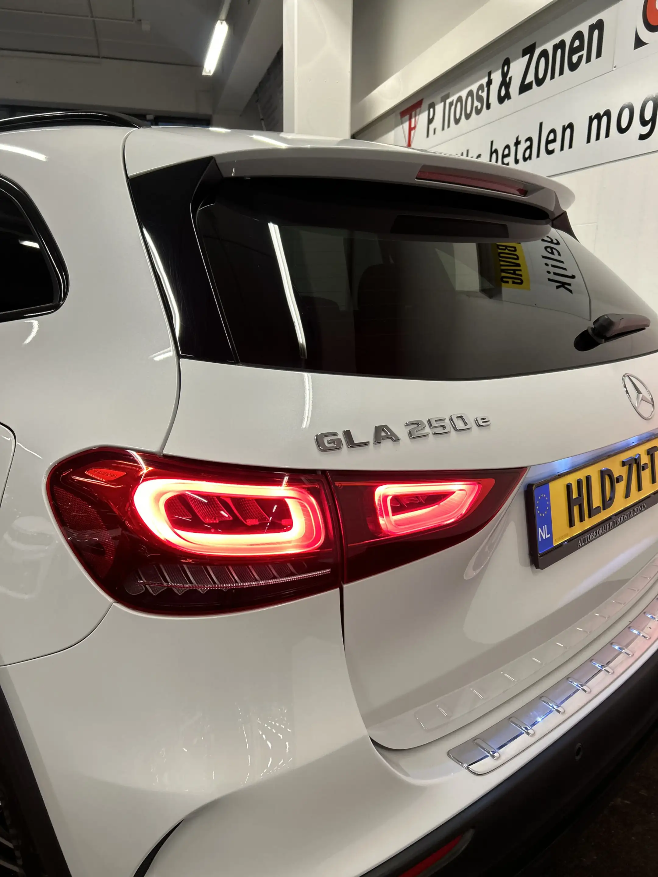 Mercedes-Benz GLA 250 e AMG Line | Adaptive cruise control | Sfeerverlic — photo 29