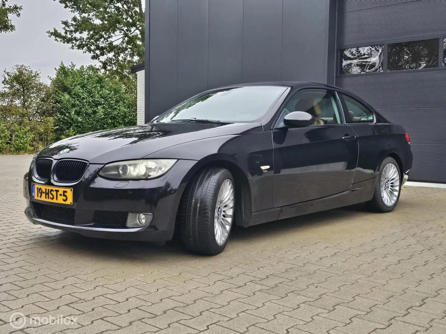BMW 320 3-serie Coupé 320i Corporate Lease Executive Zwart - 2