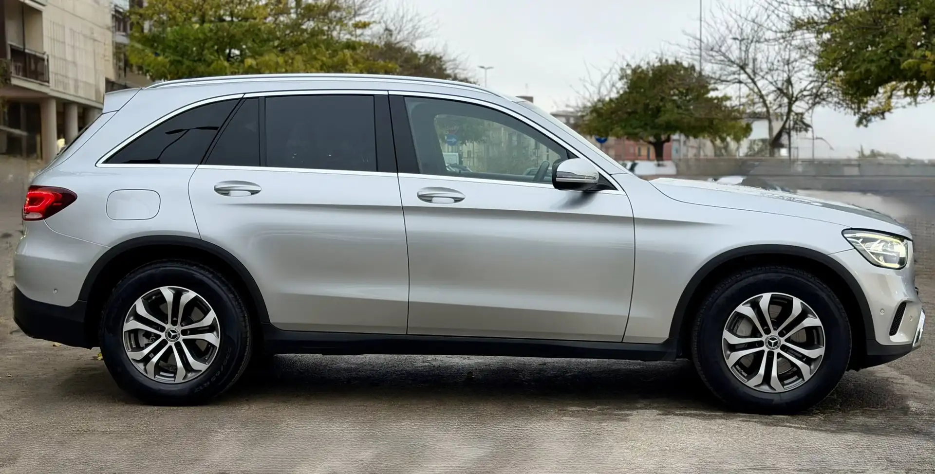 Mercedes-Benz GLC 220 d 194CV Sport 4matic Restyling Argent - 2