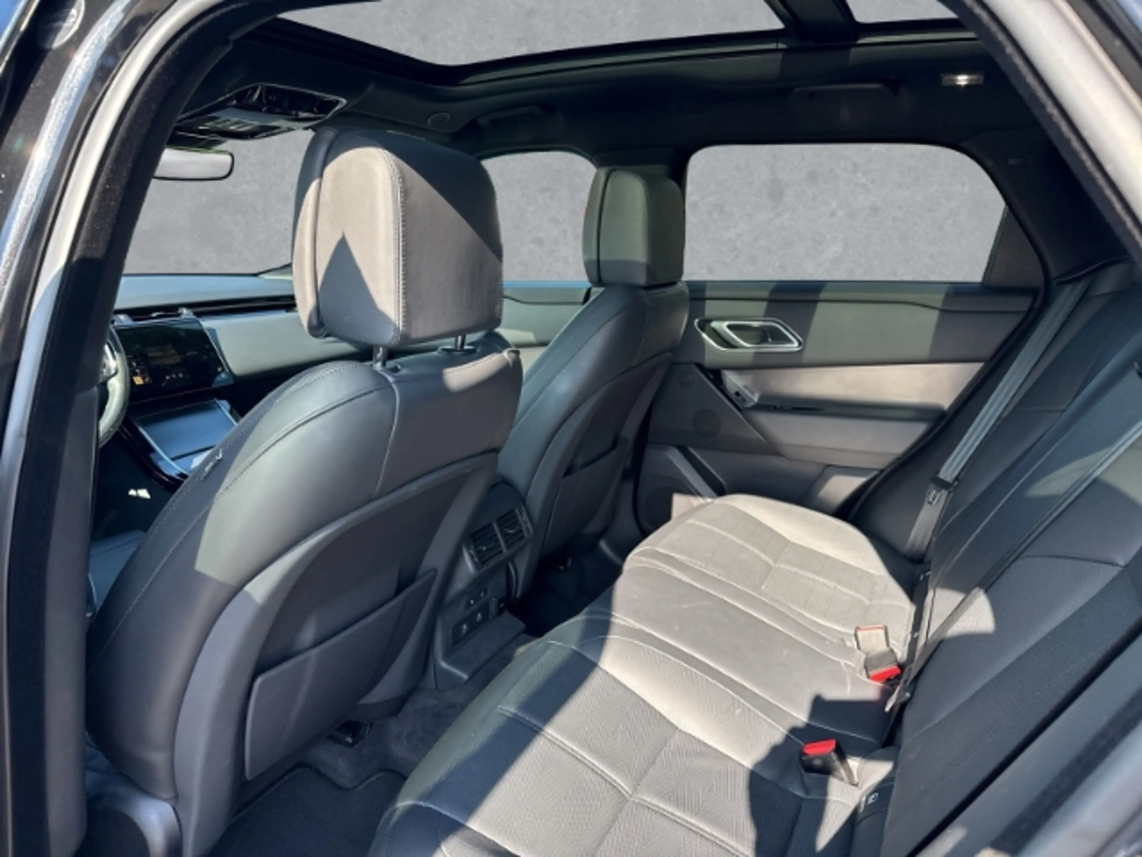 Land Rover Range Rover Velar D300 Dynamic HSE BlackPack 22''LM Pano HUD AHK Spo — photo 5
