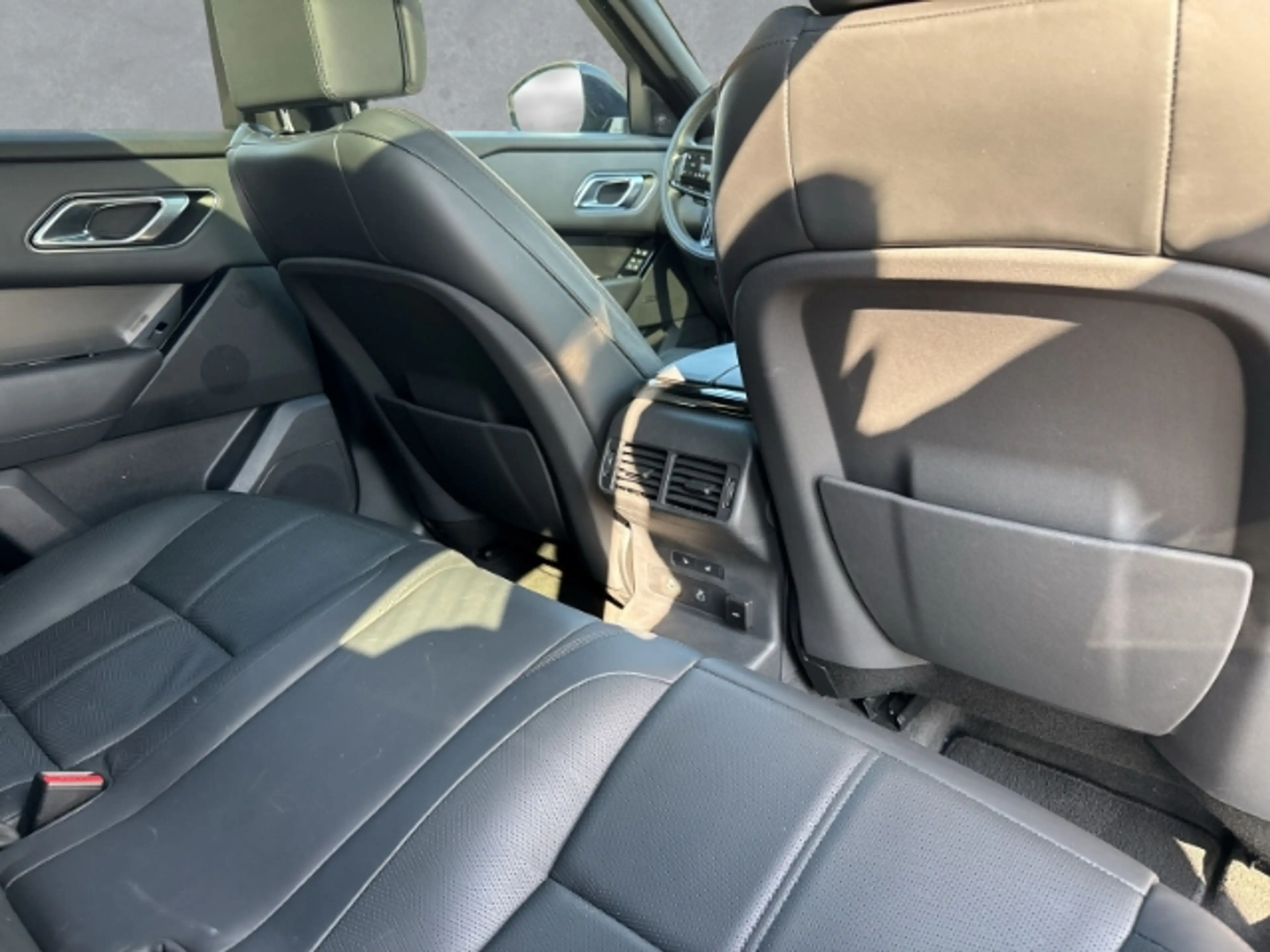 Land Rover Range Rover Velar D300 Dynamic HSE BlackPack 22''LM Pano HUD AHK Spo — photo 12