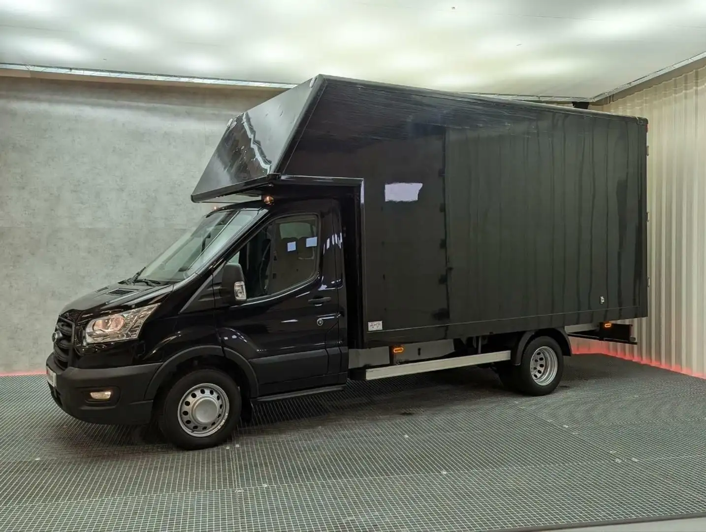 Ford Transit 350 2.0TDCI 130CV CHASIS CARROZADO Schwarz - 1