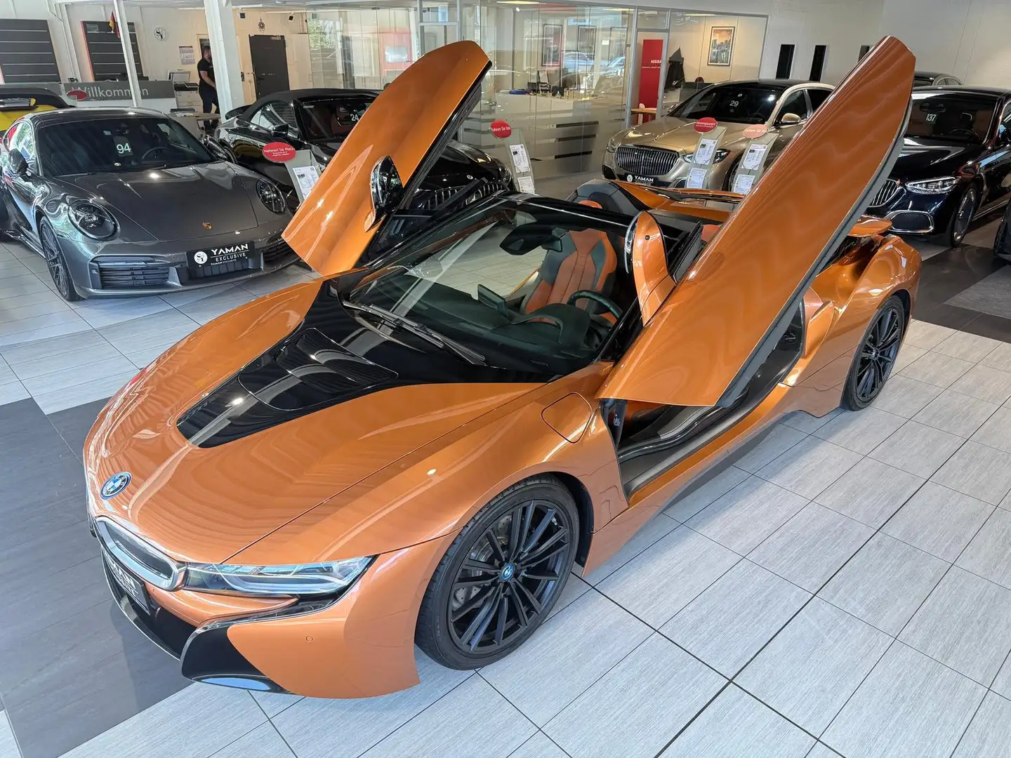BMW i8 Roadster First Edition 1of200 *HuD*H&K*Laser Orange - 2