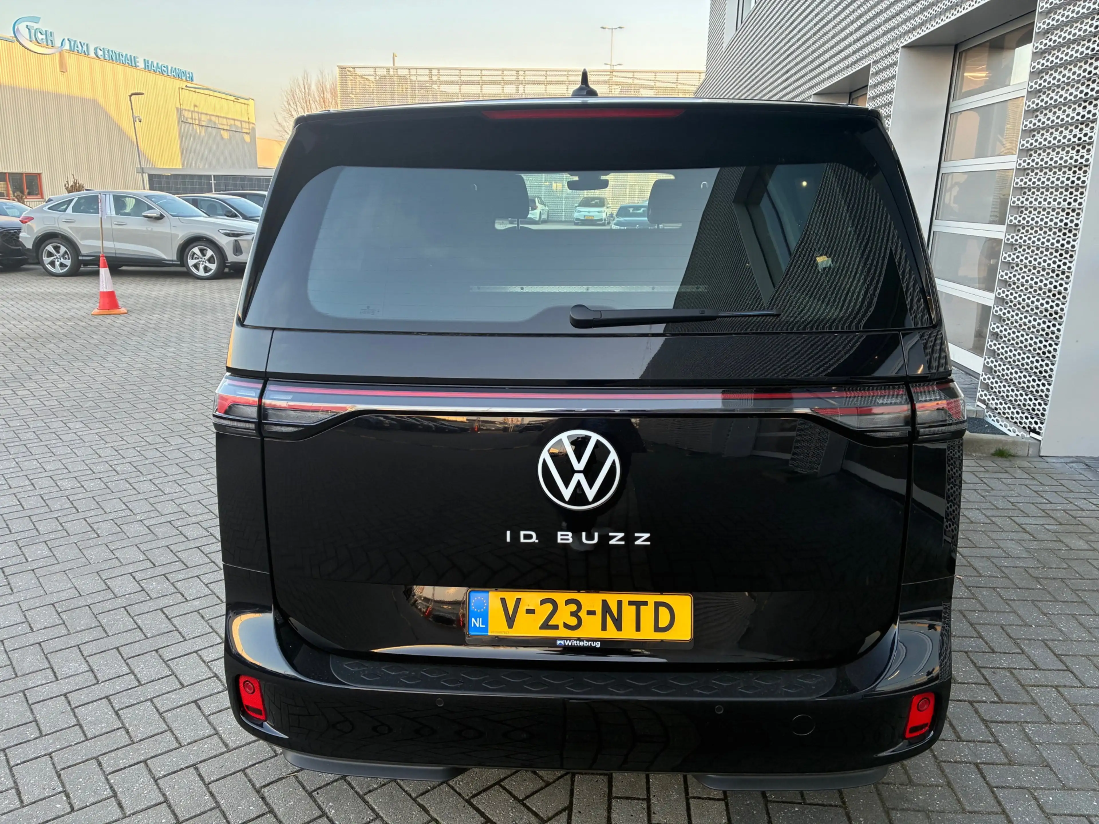 Volkswagen ID. Buzz Cargo Anniversary Edition 79 kWh — photo 6