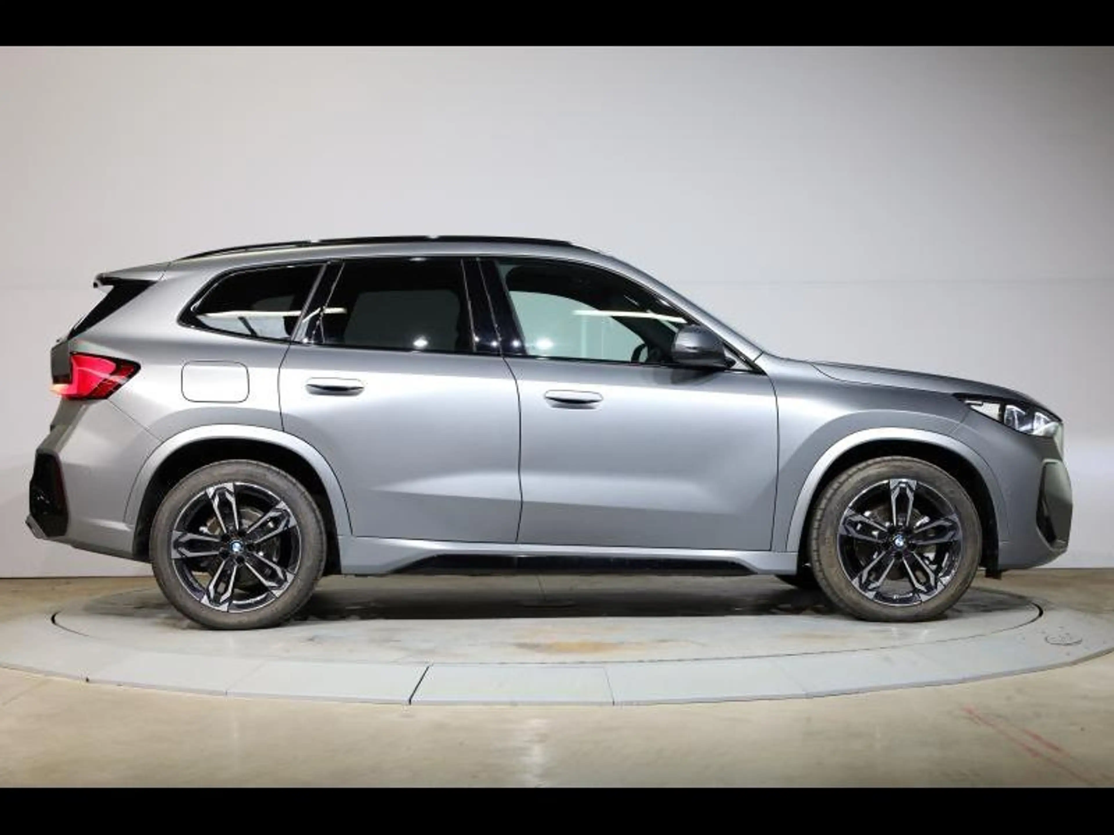BMW iX1 eDrive20 Kit M Sport — photo 3
