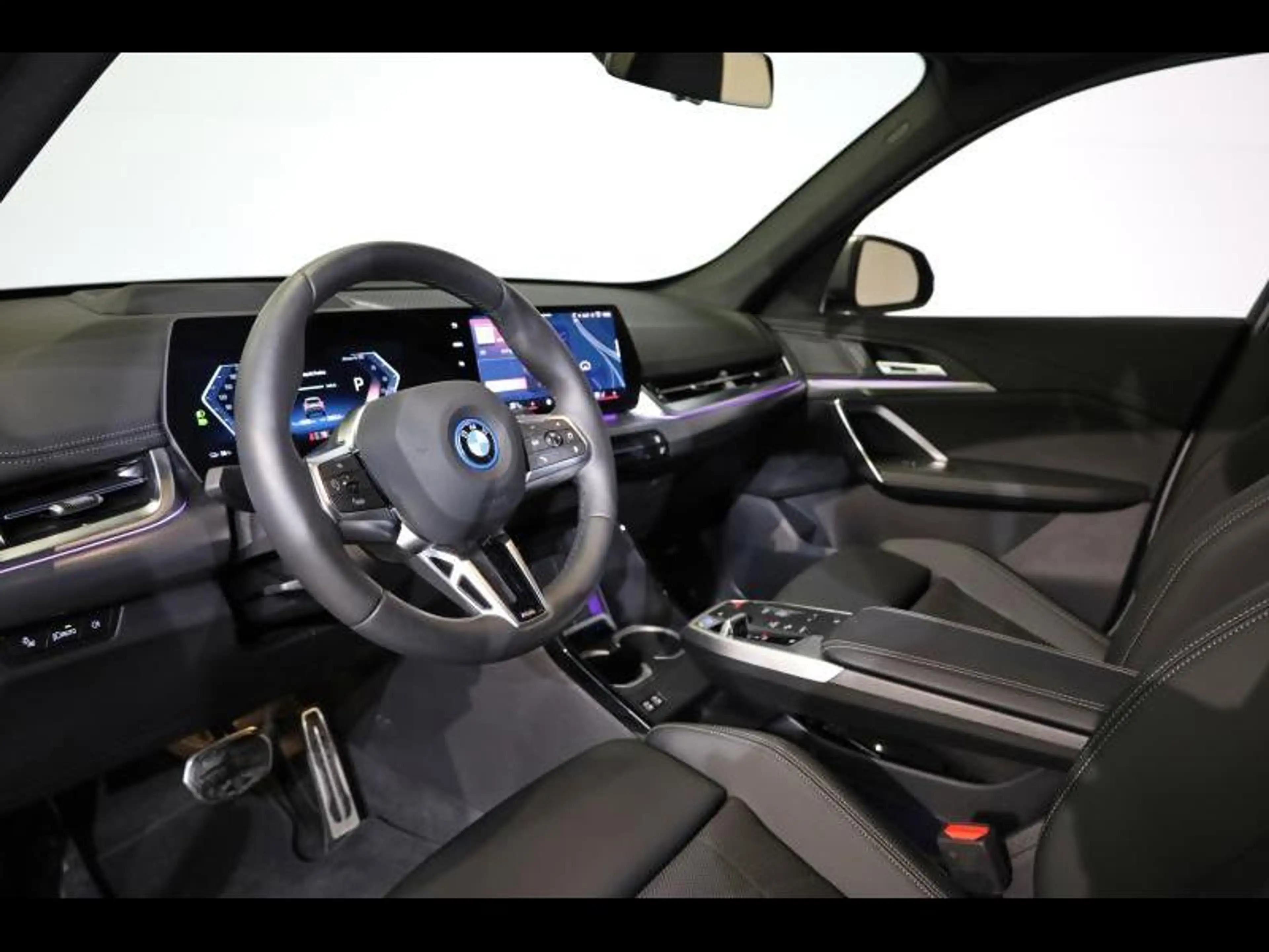 BMW iX1 eDrive20 Kit M Sport — photo 6