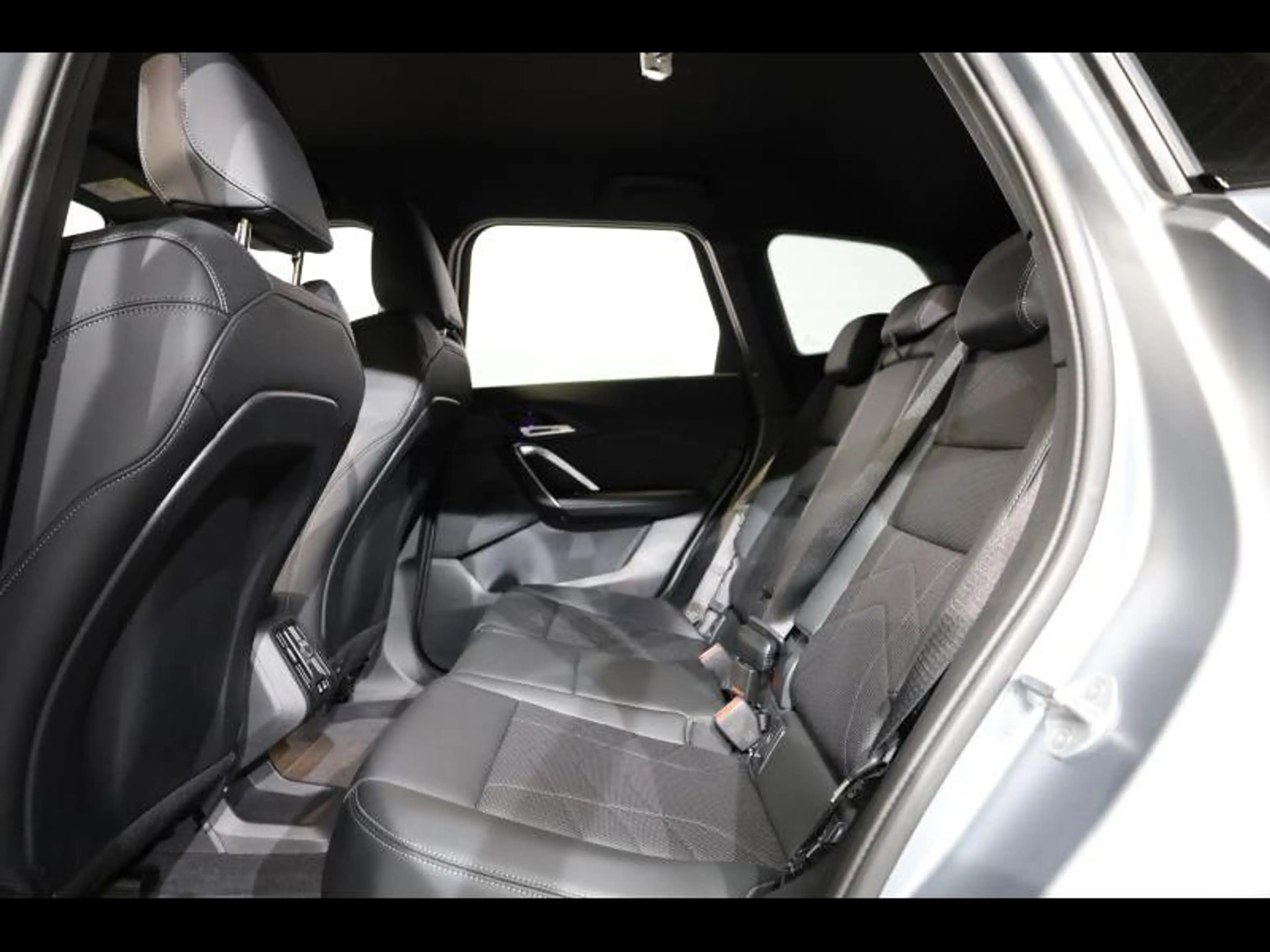 BMW iX1 eDrive20 Kit M Sport — photo 10