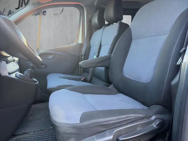 Opel Vivaro view 9