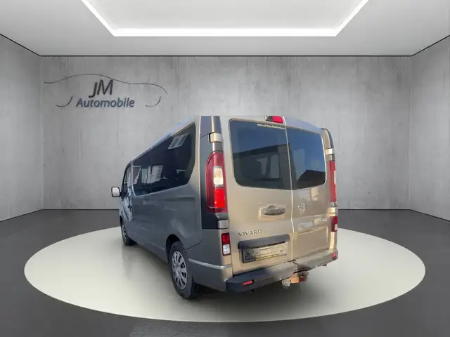 Opel Vivaro view 6