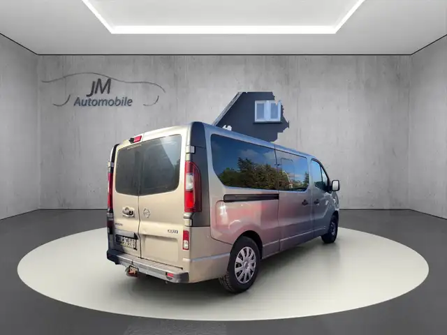 Opel Vivaro view 8