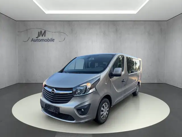 Opel Vivaro view 4