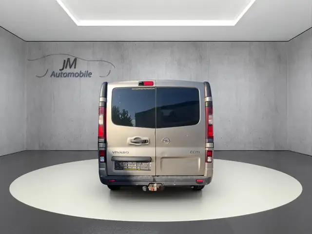 Opel Vivaro view 3