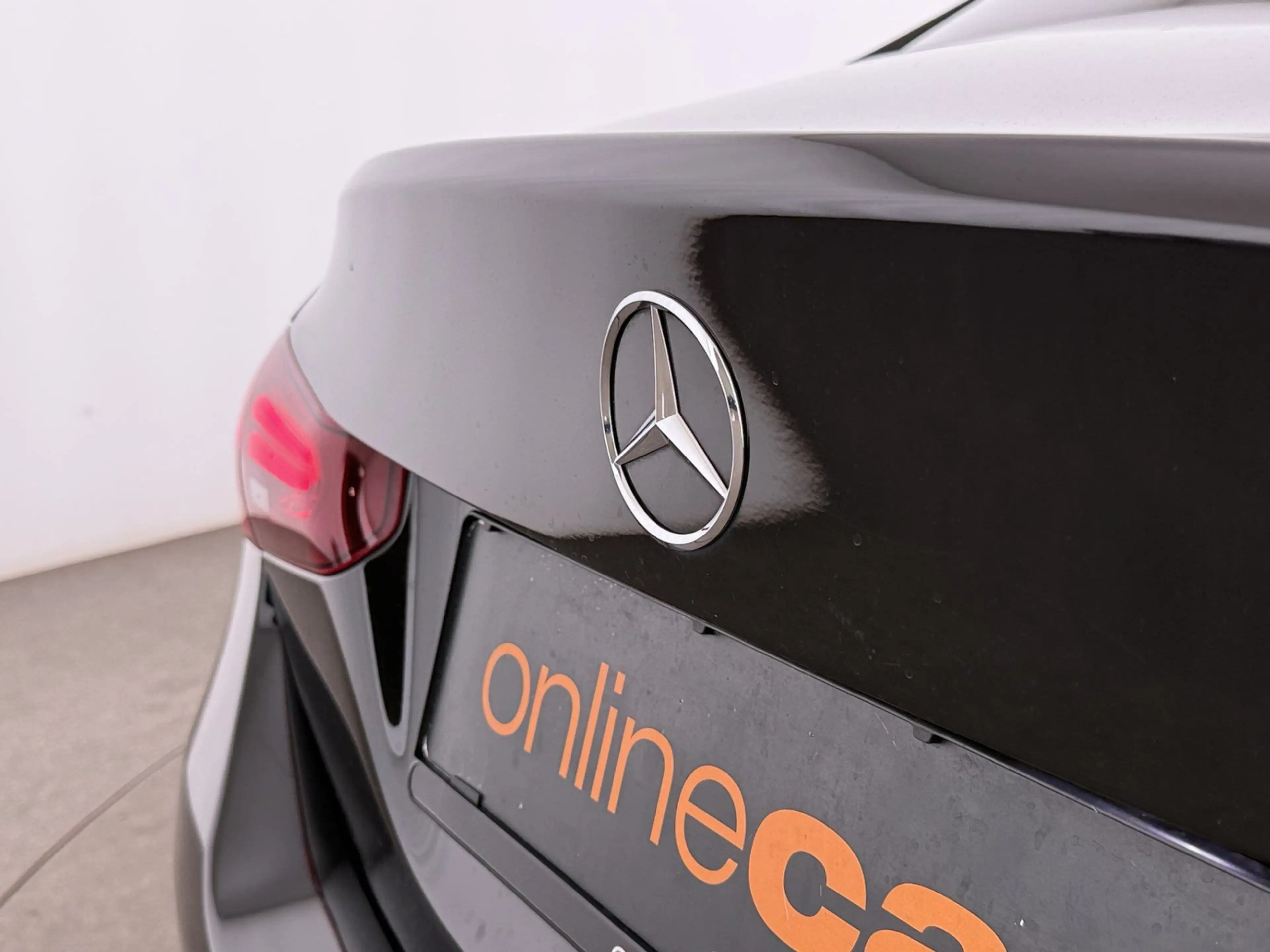 Mercedes-Benz A 180 d AMG-Line Aut LED LEDER NAVI R-CAM SITZHZG — photo 10