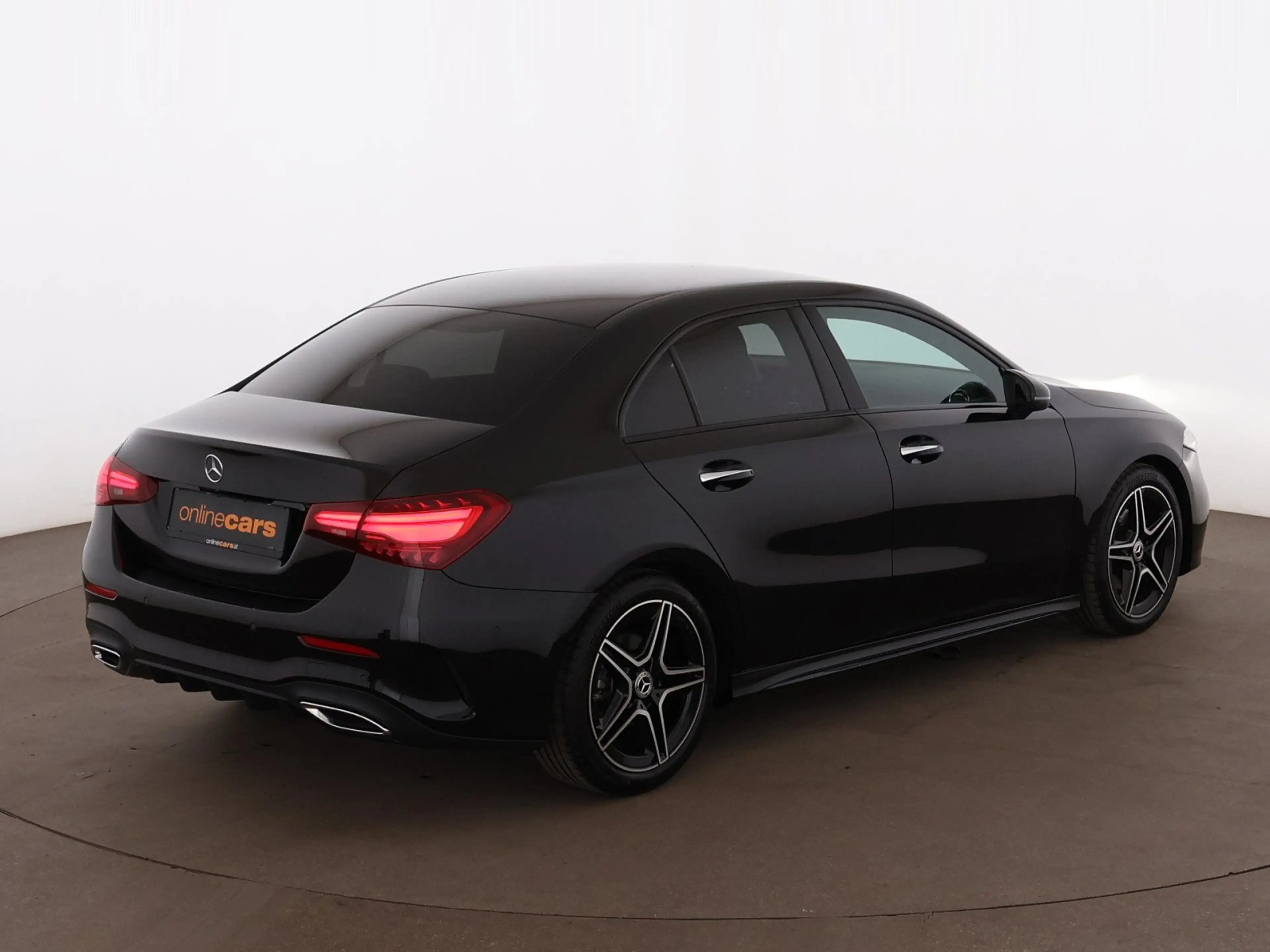 Mercedes-Benz A 180 d AMG-Line Aut LED LEDER NAVI R-CAM SITZHZG — photo 8
