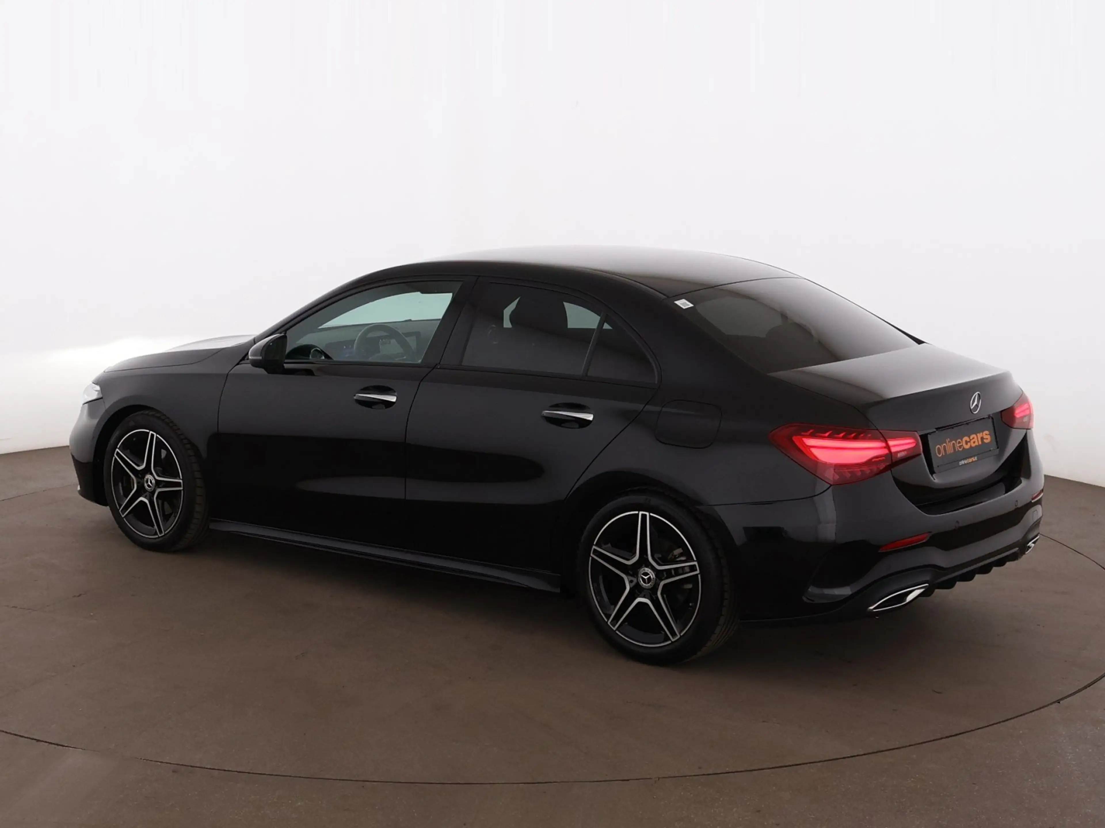 Mercedes-Benz A 180 d AMG-Line Aut LED LEDER NAVI R-CAM SITZHZG — photo 6