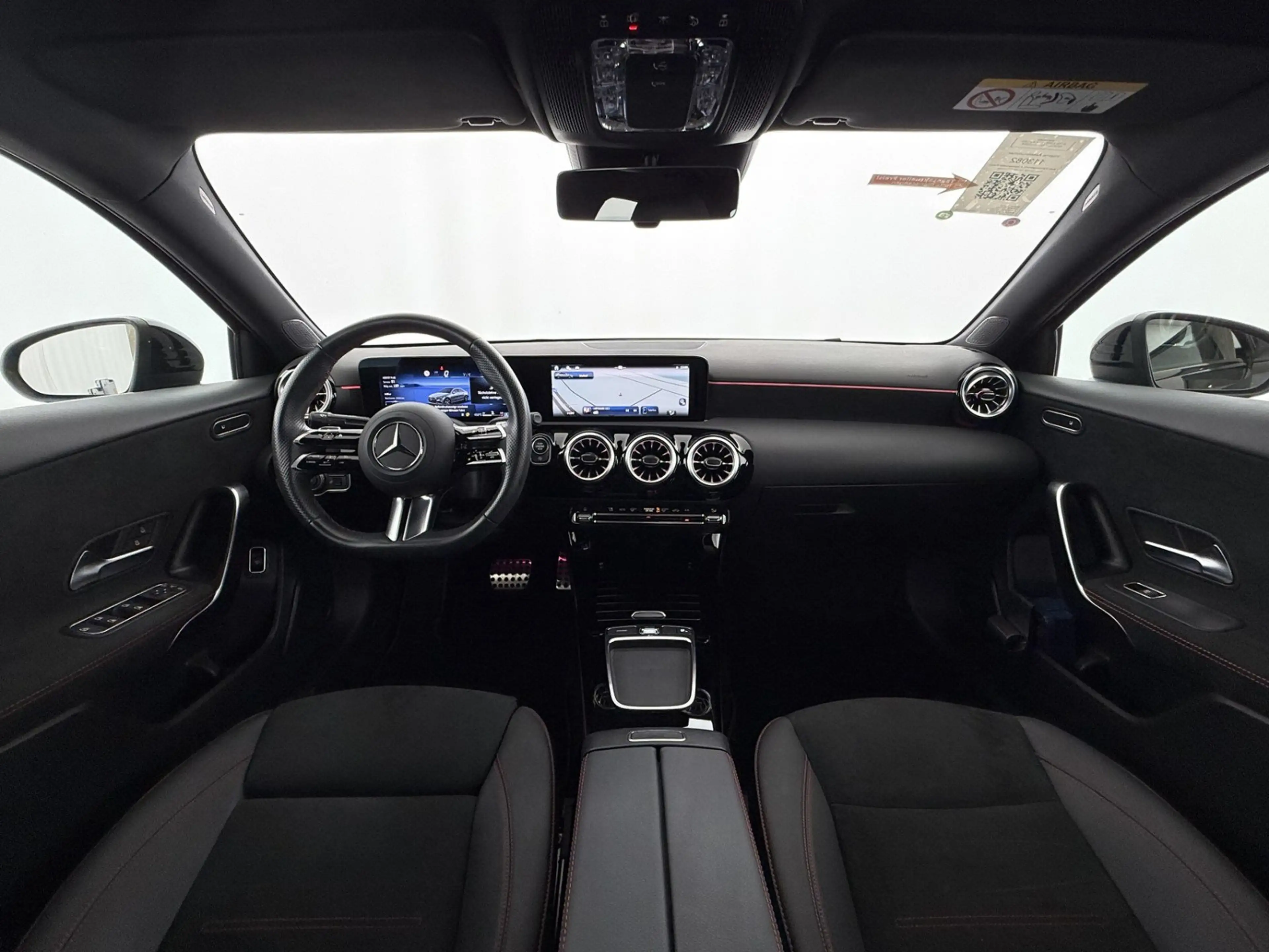 Mercedes-Benz A 180 d AMG-Line Aut LED LEDER NAVI R-CAM SITZHZG — photo 13