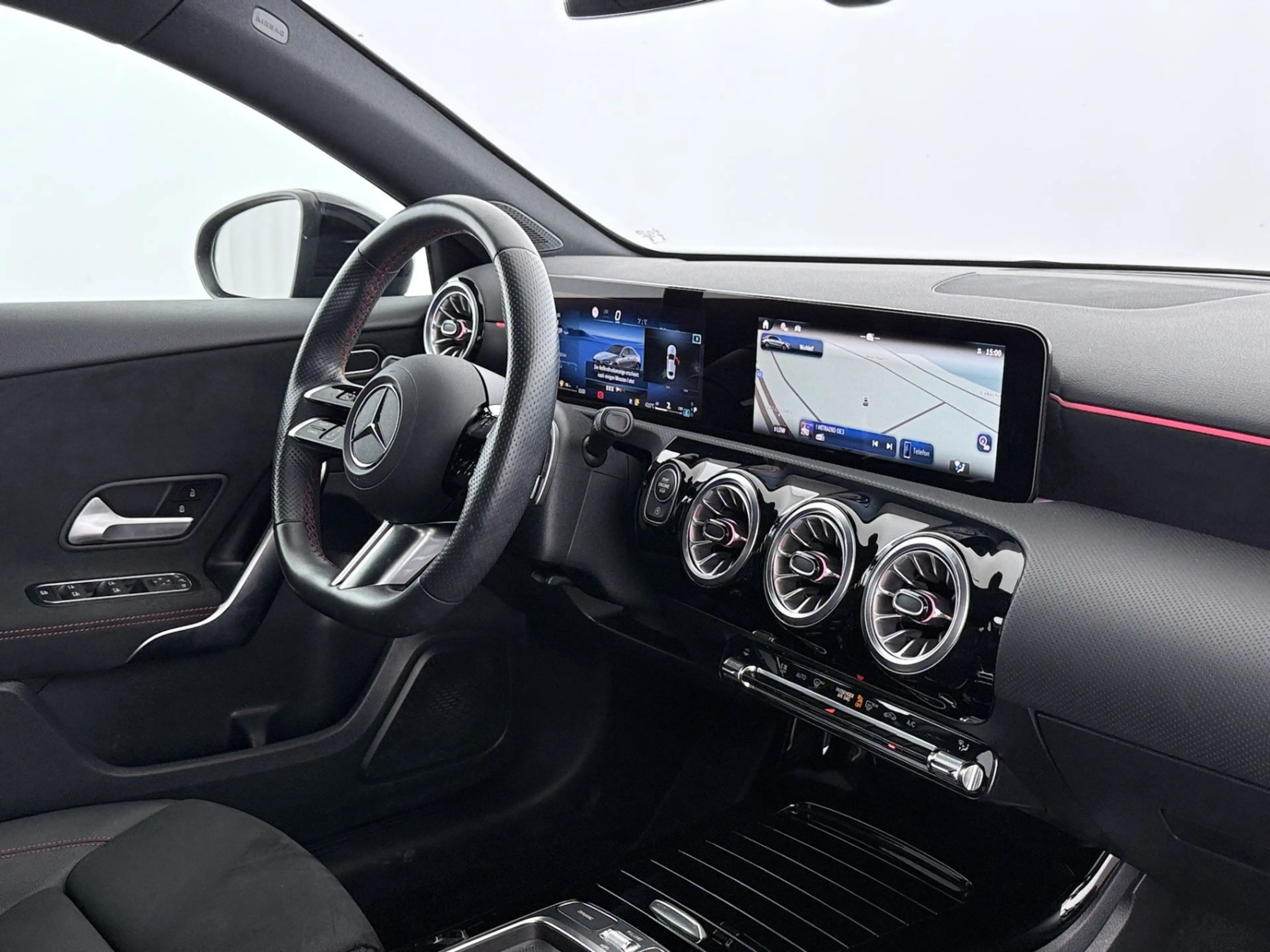 Mercedes-Benz A 180 d AMG-Line Aut LED LEDER NAVI R-CAM SITZHZG — photo 14
