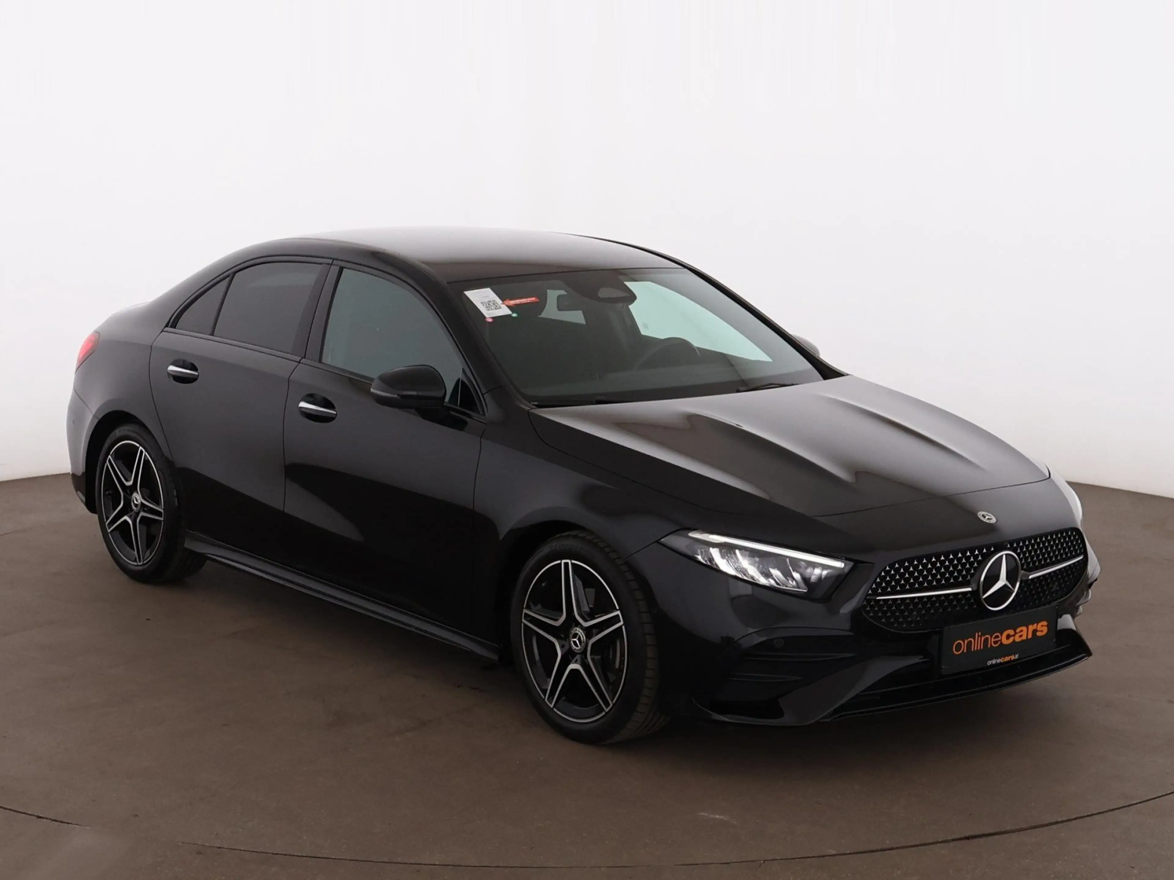 Mercedes-Benz A 180 d AMG-Line Aut LED LEDER NAVI R-CAM SITZHZG — photo 4