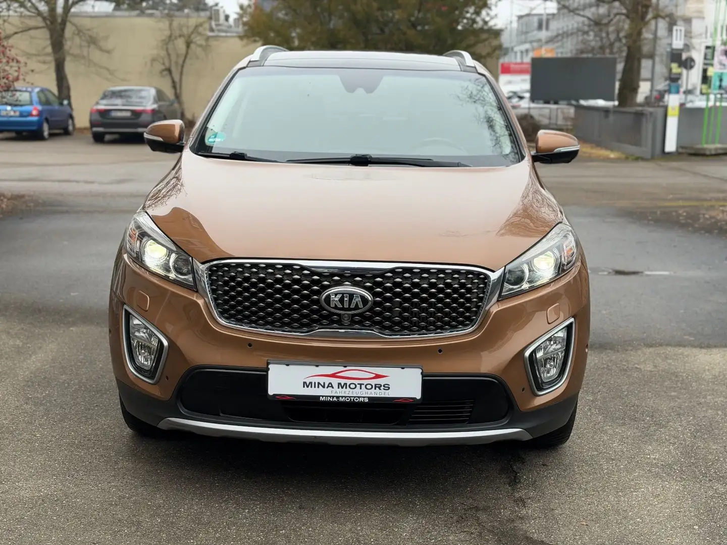Kia Sorento Platinum Edition 4WD 7-Seats Pano Braun - 2