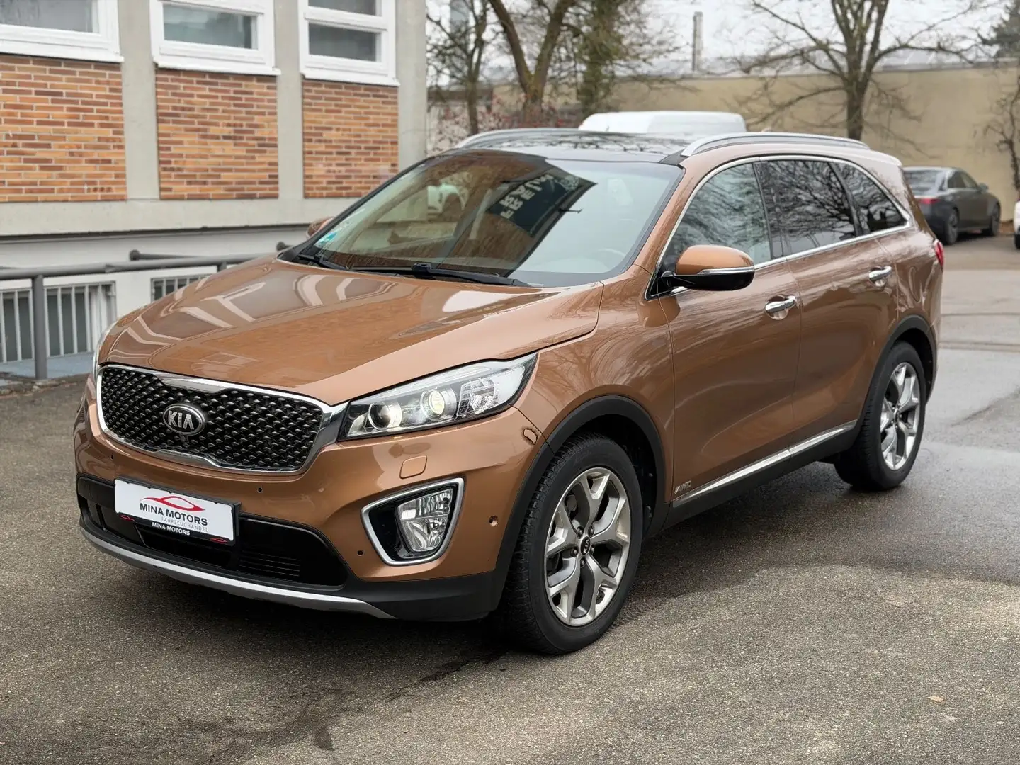Kia Sorento Platinum Edition 4WD 7-Seats Pano Braun - 1