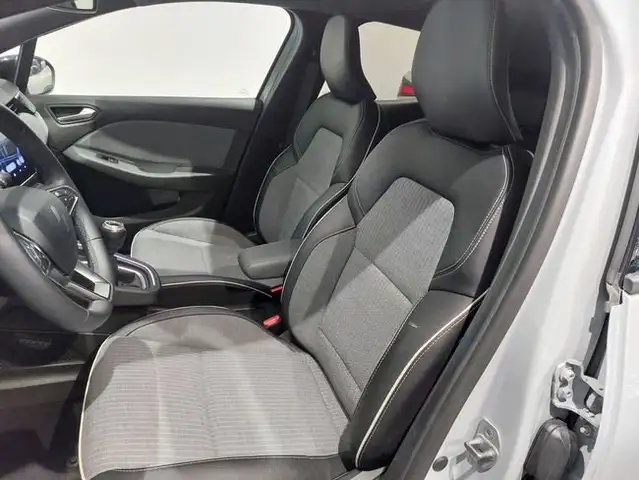 Renault Clio view 16