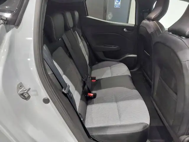 Renault Clio view 19