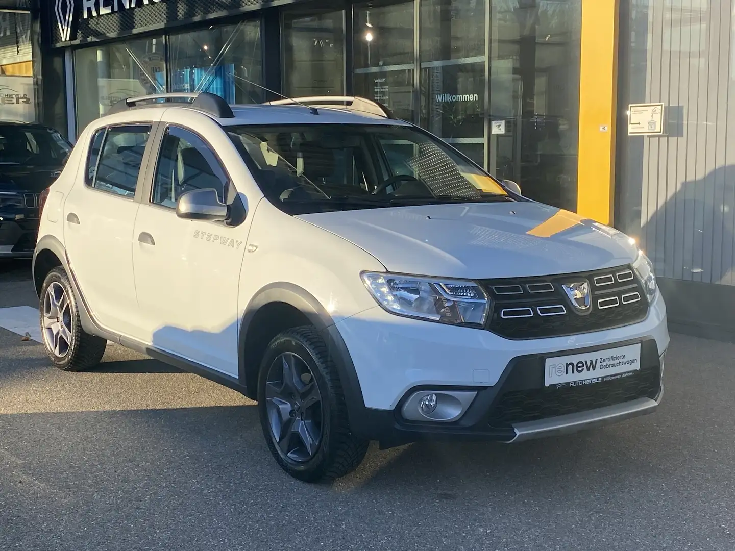 Dacia Sandero Stepway Celebration TCe 90 Start & Stop Weiß - 1
