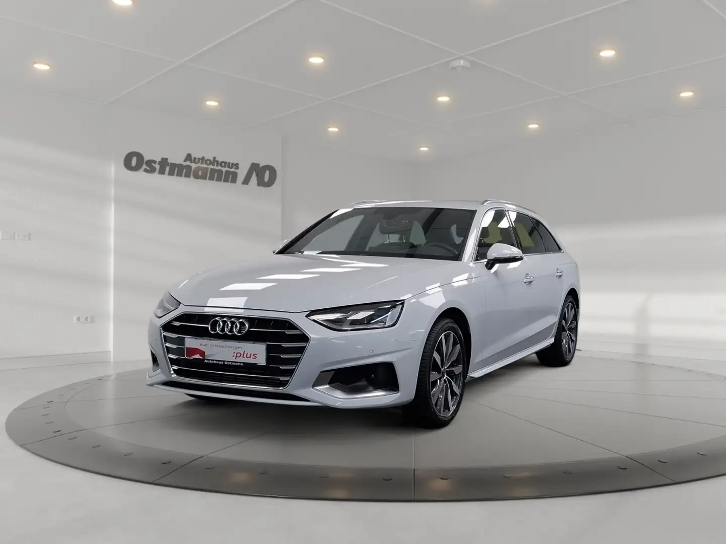 Audi A4 35 TFSI Avant RFK ACC 18'' SHZ Ambiente MMI Pl Bílá - 2
