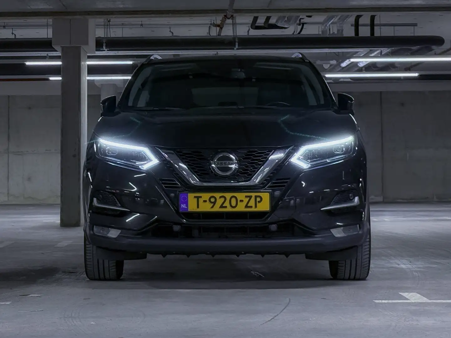 Nissan Qashqai Qashqai 1.3 DIG-T Design Ed Zwart - 1
