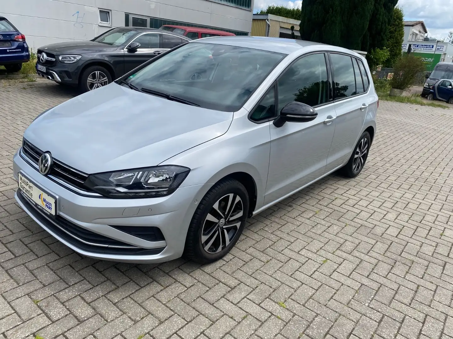 Volkswagen Golf Sportsvan VII IQ.DRIVE.Navi.Kamera.AHK.PDC Silber - 2