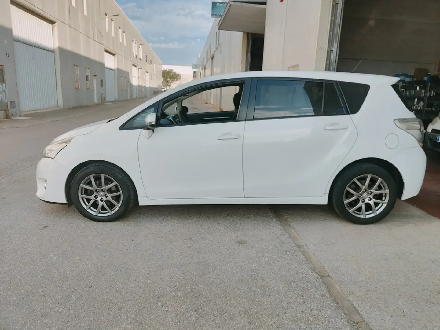 Toyota Verso 120D Advance 7pl. Blanco - 1
