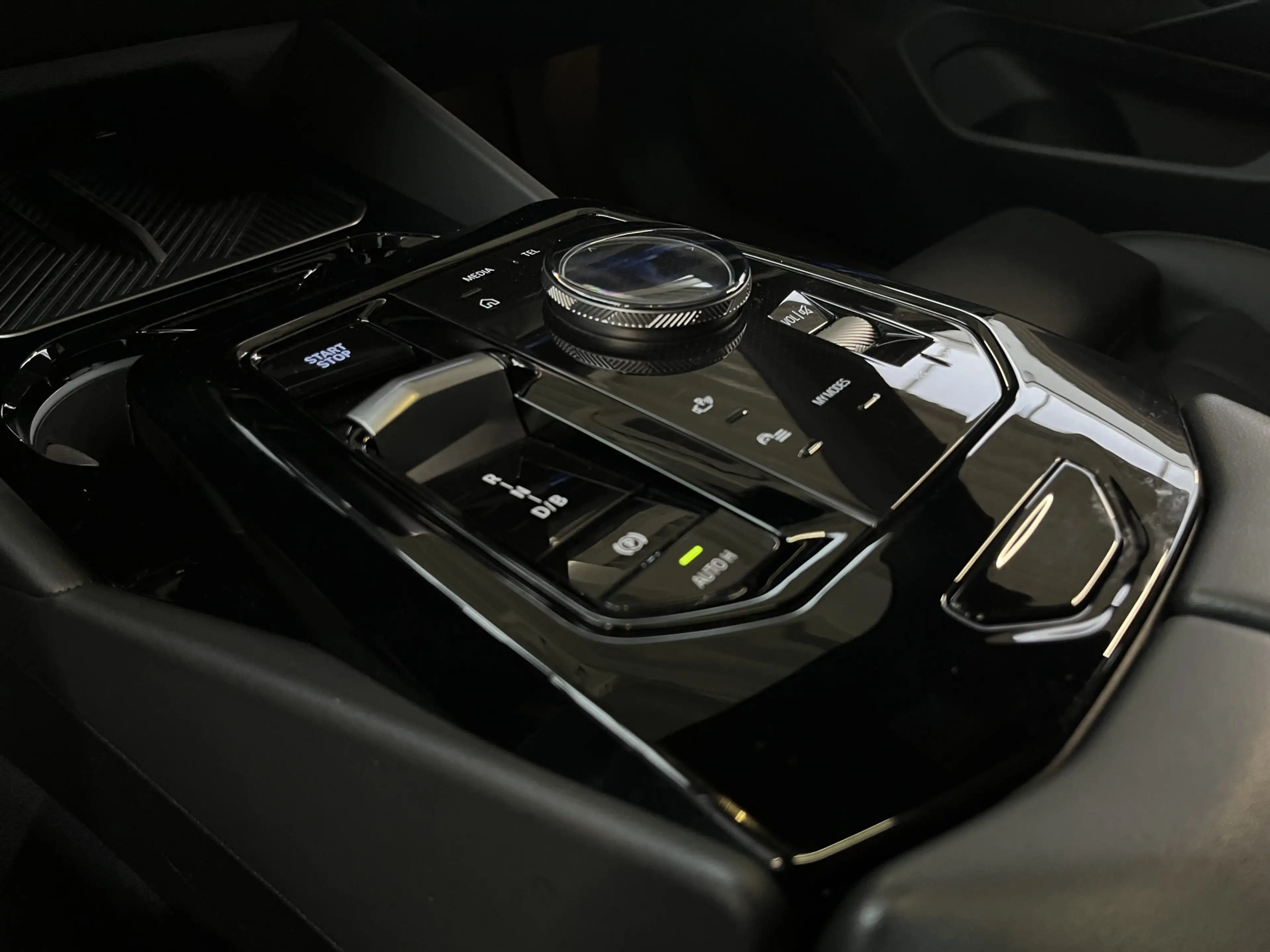 BMW i5 Touring eDrive40 M Sport Edition 84 kWh | Driving — photo 15