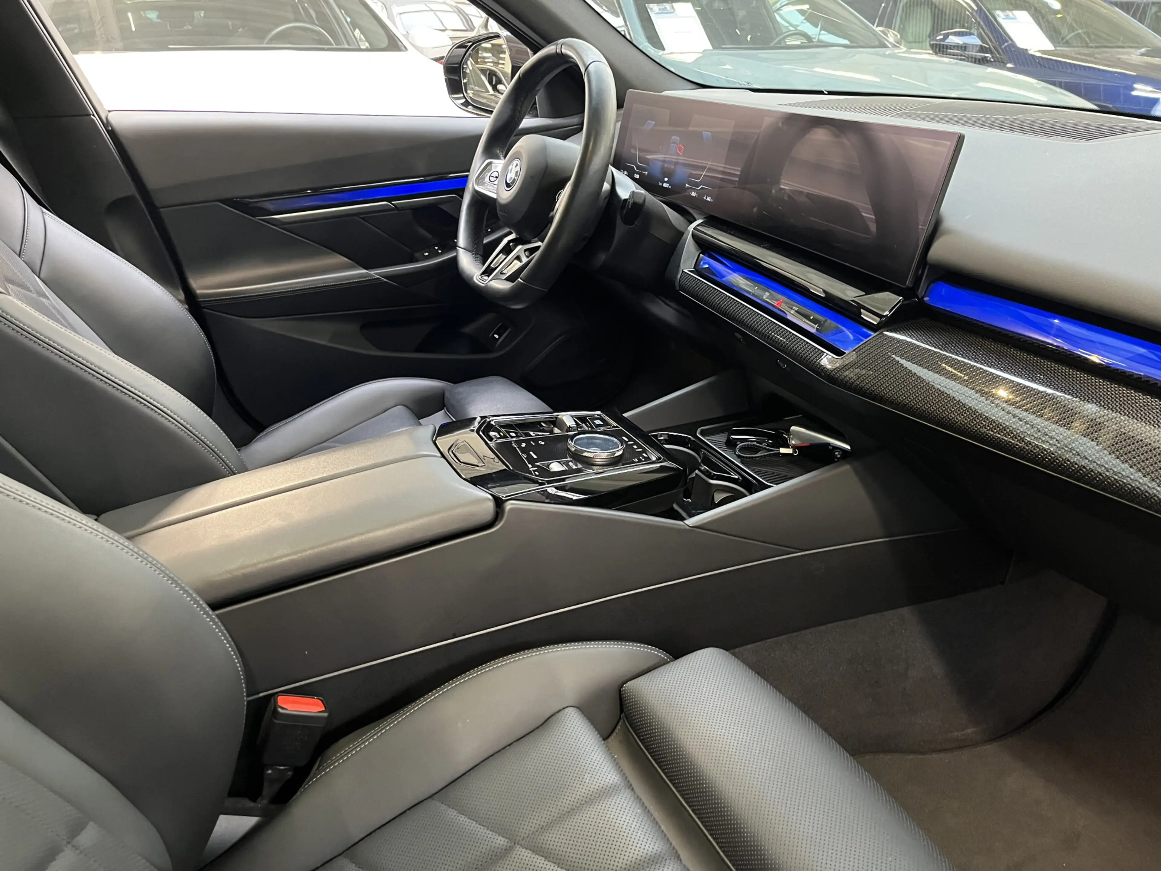 BMW i5 Touring eDrive40 M Sport Edition 84 kWh | Driving — photo 2