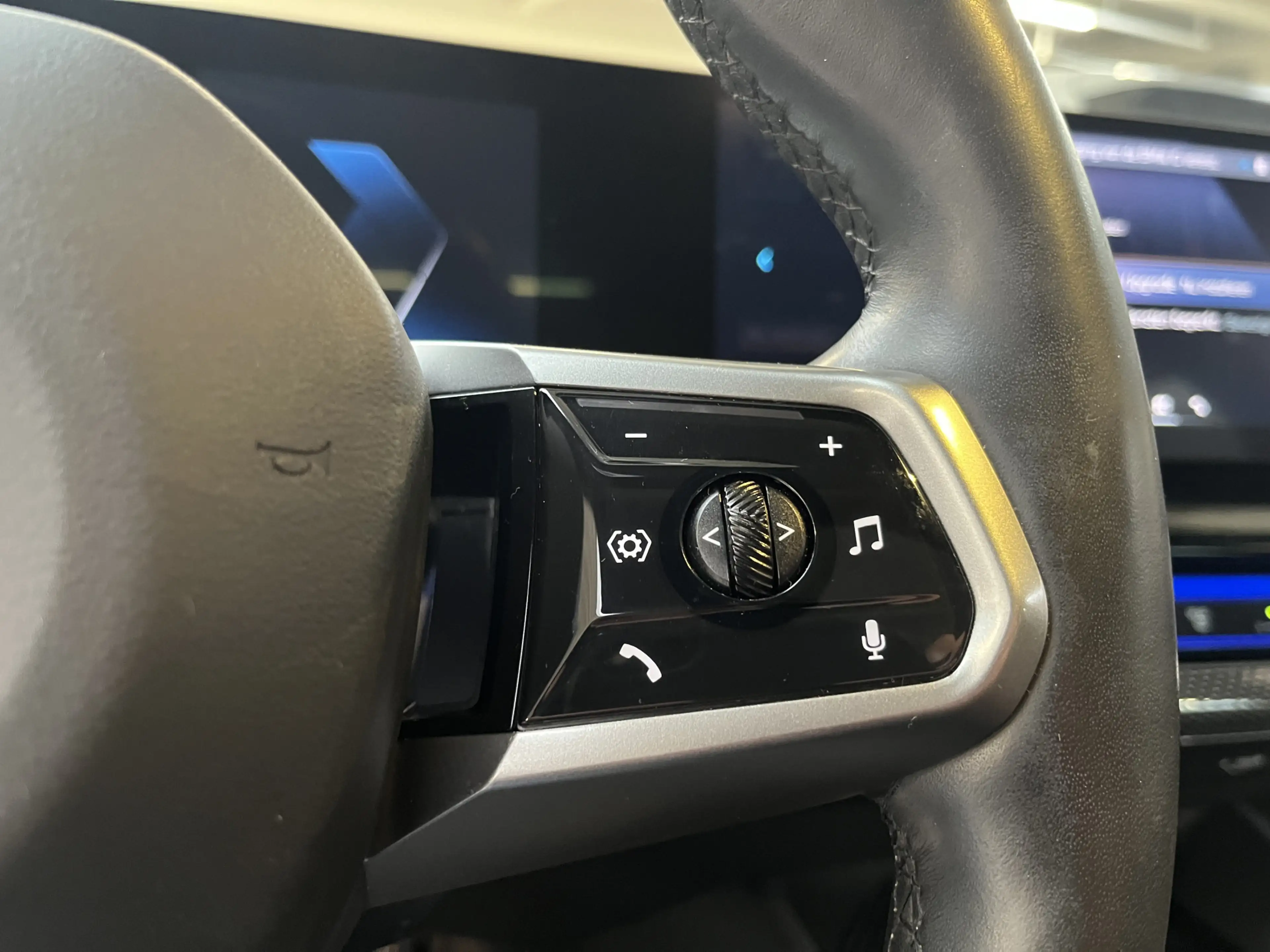 BMW i5 Touring eDrive40 M Sport Edition 84 kWh | Driving — photo 9