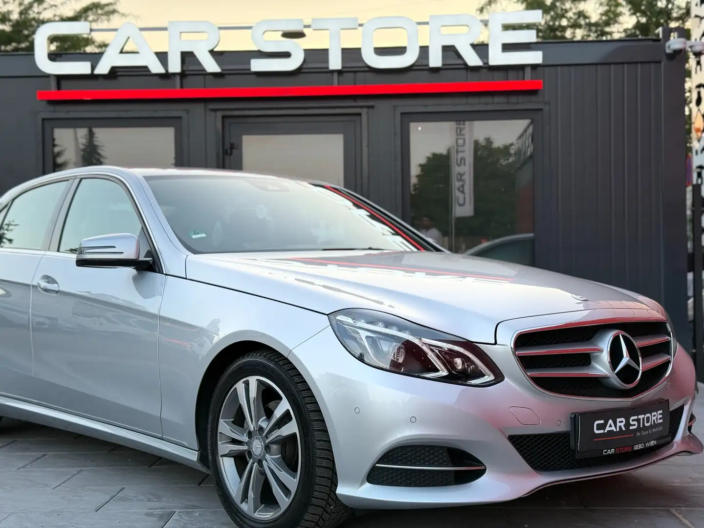 Mercedes-Benz E 220 d|Avantgarde|LED|Navi|PDC|92.000km** Gris - 2