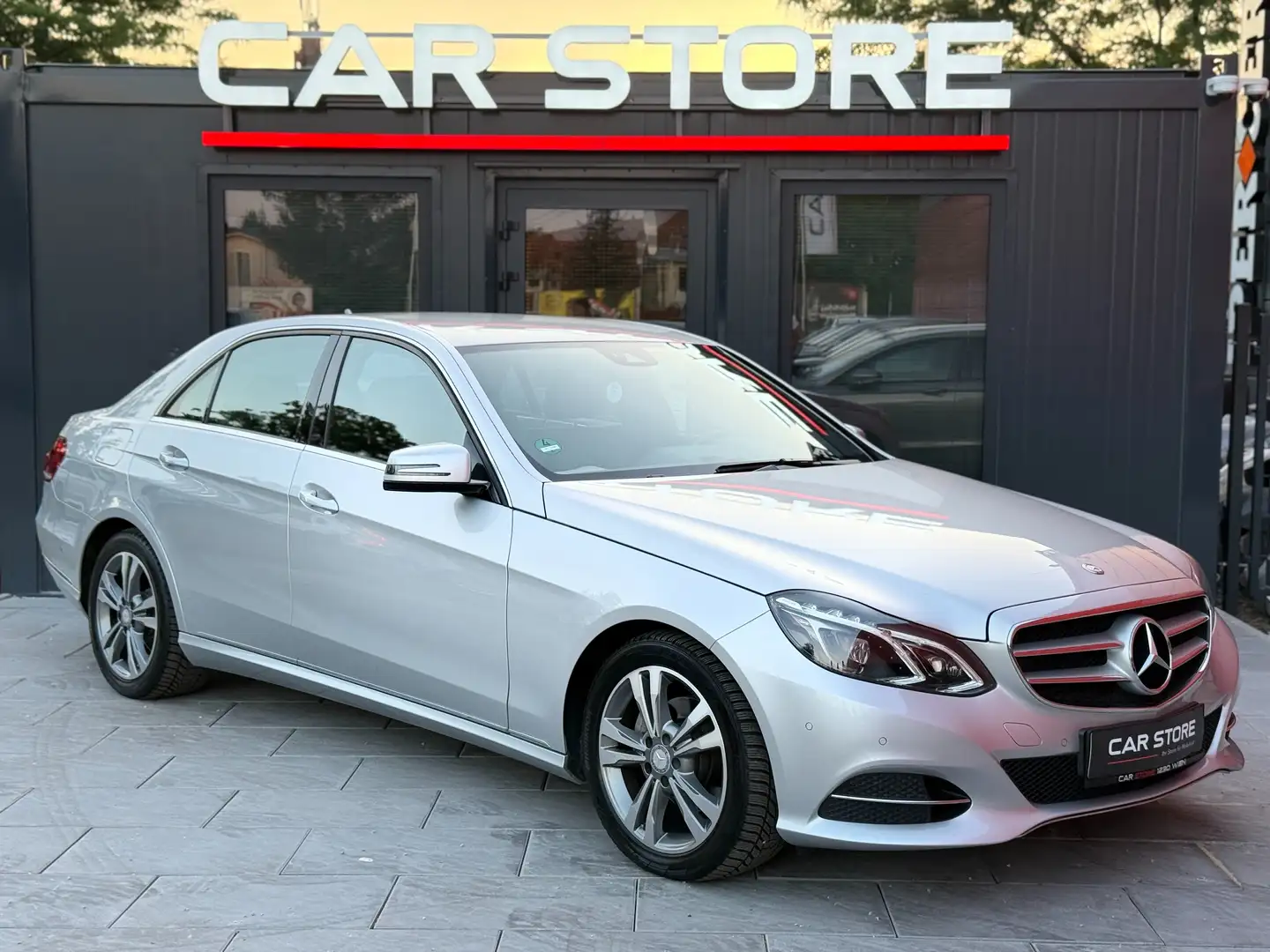 Mercedes-Benz E 220 d|Avantgarde|LED|Navi|PDC|92.000km** Gris - 1