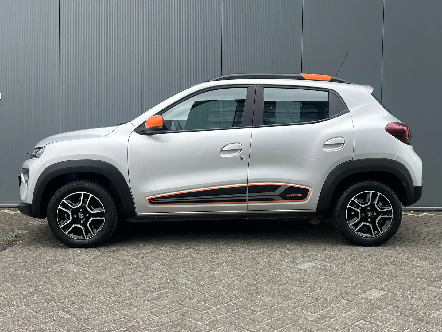 Dacia Spring 27 kWh Comfort Plus | Led | Airco | Leder | Carpla Grijs - 2