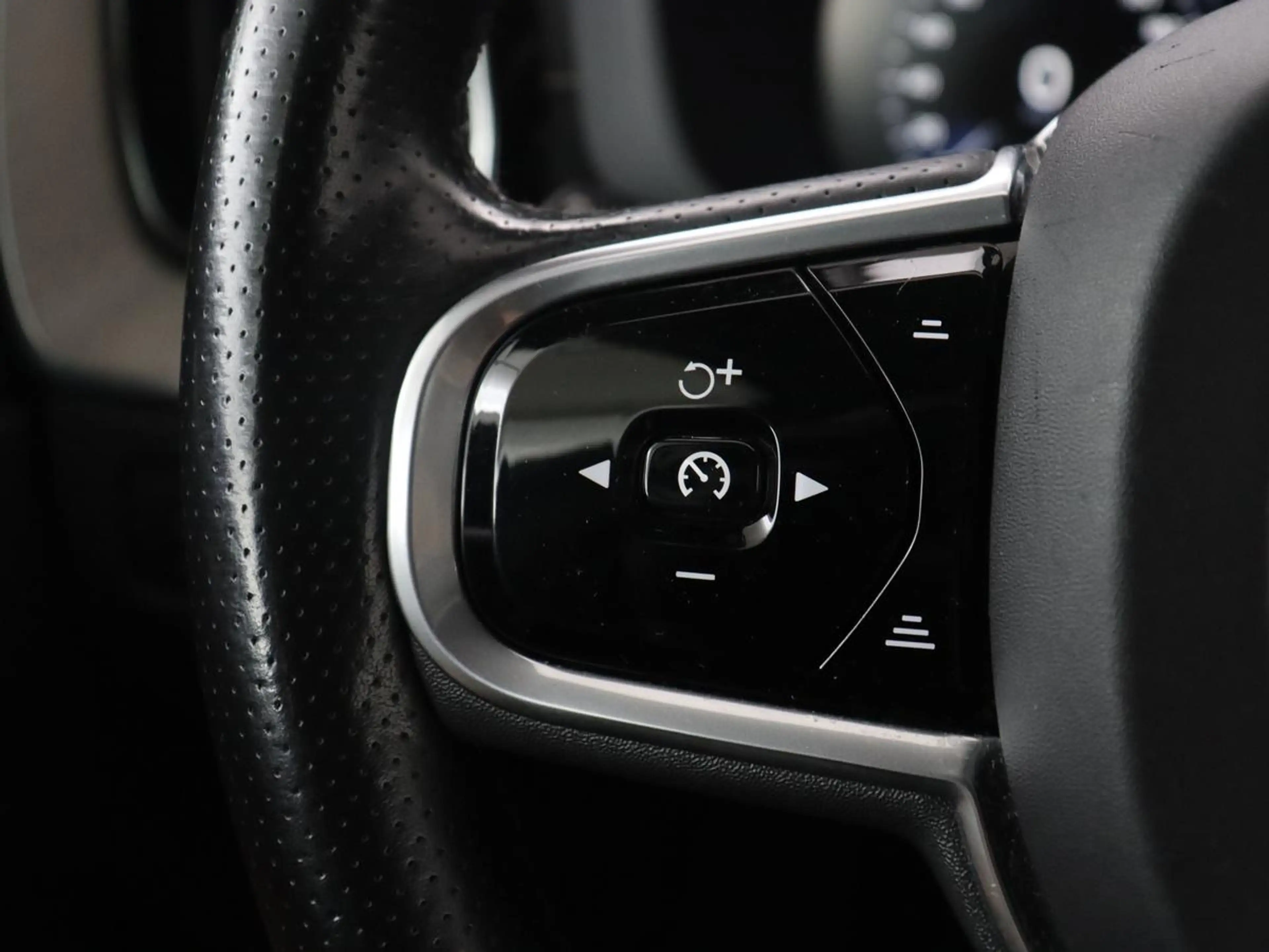 Volvo XC60 2.0 T8 Twin Engine AWD Inscription | SOH 83,9% | P — photo 19