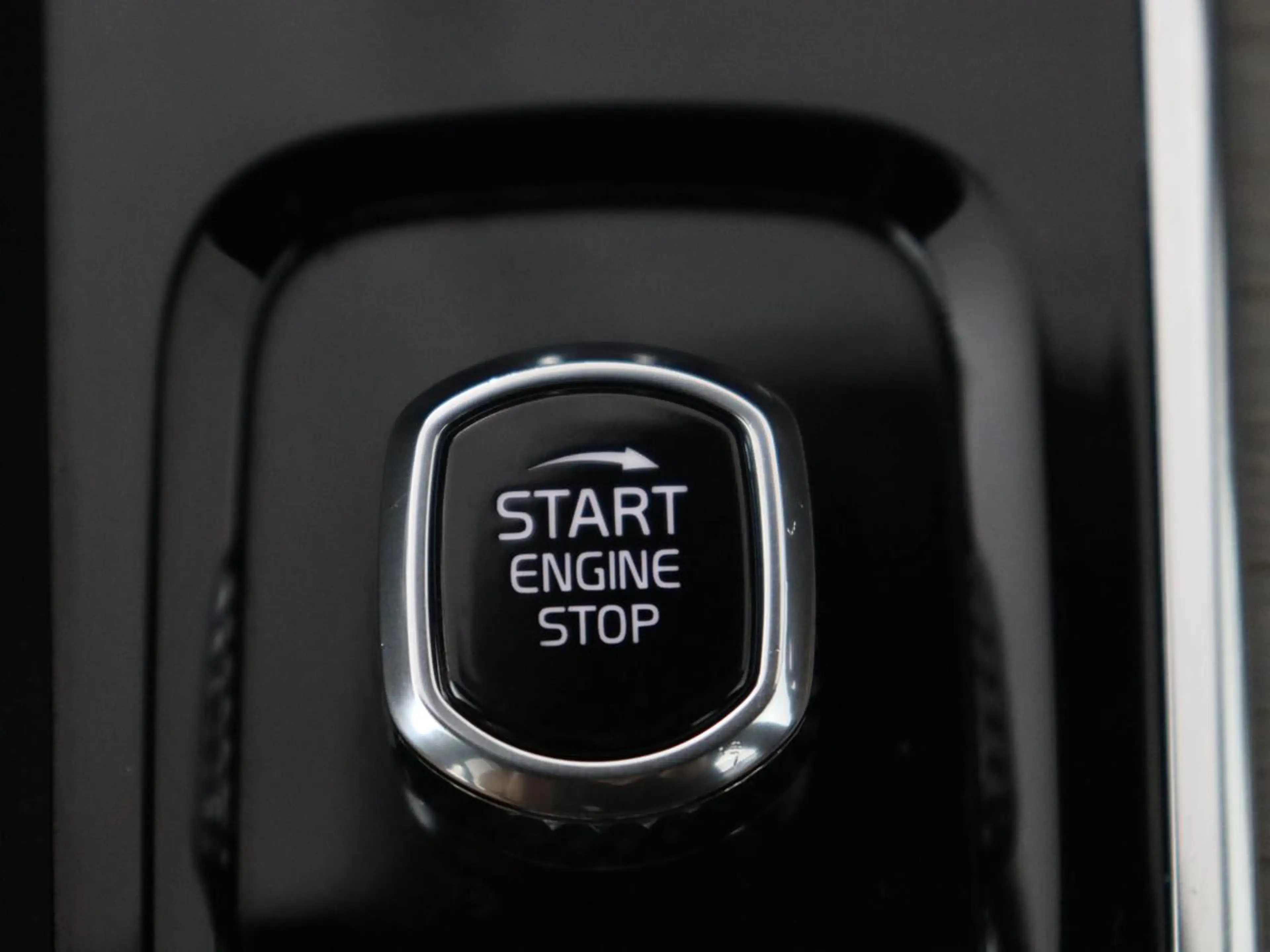 Volvo XC60 2.0 T8 Twin Engine AWD Inscription | SOH 83,9% | P — photo 33