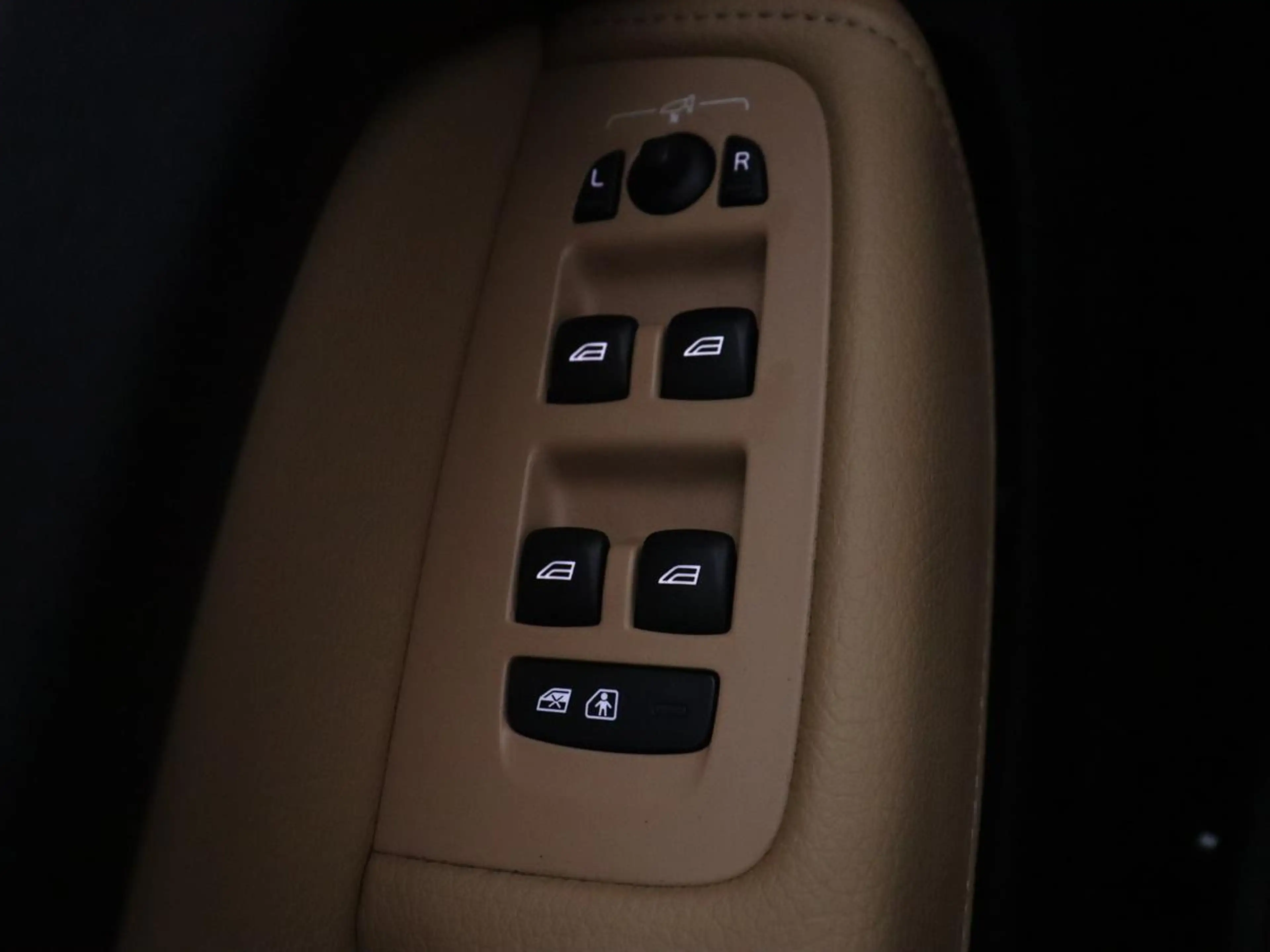 Volvo XC60 2.0 T8 Twin Engine AWD Inscription | SOH 83,9% | P — photo 38
