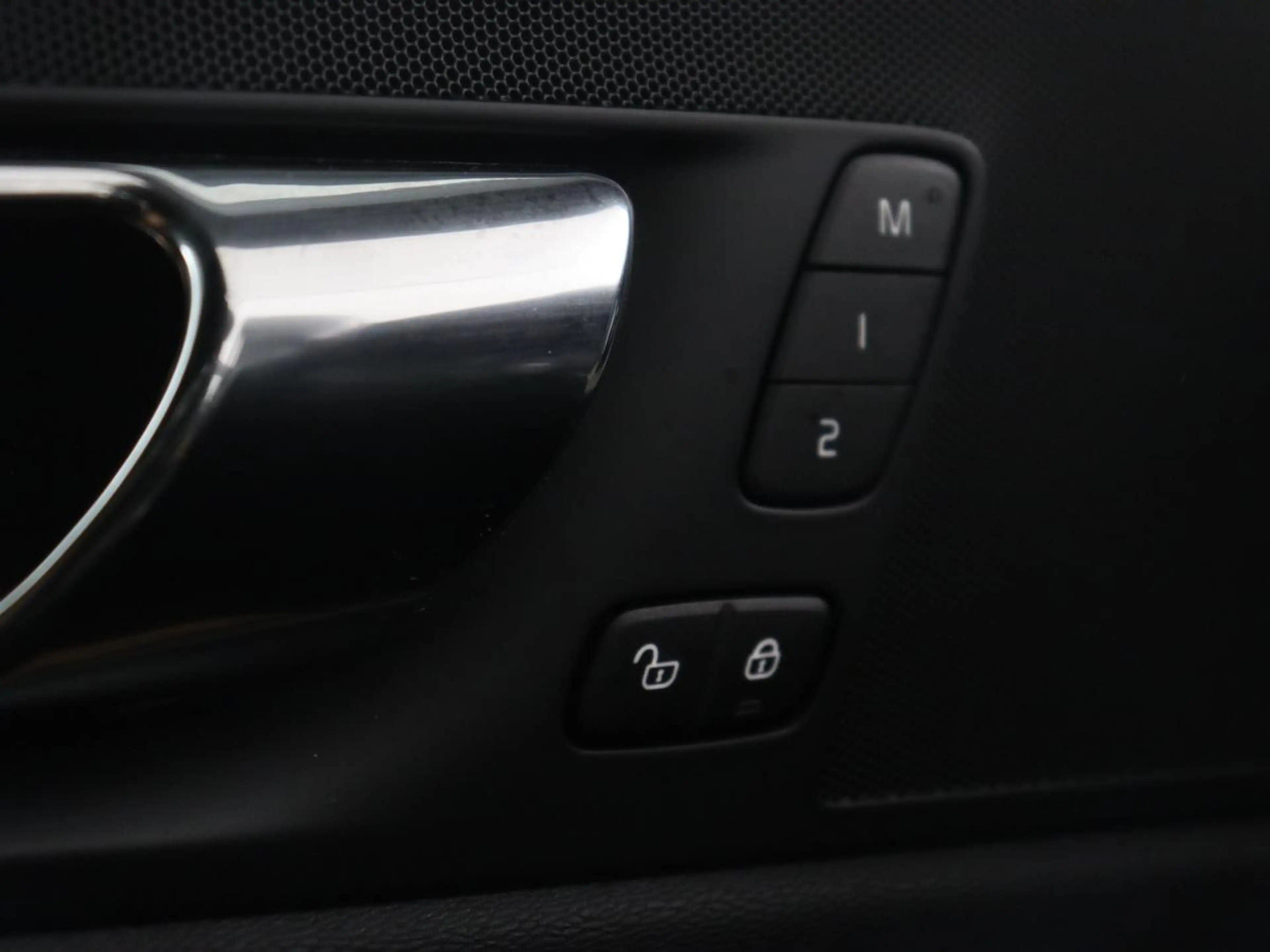 Volvo XC60 2.0 T8 Twin Engine AWD Inscription | SOH 83,9% | P — photo 39
