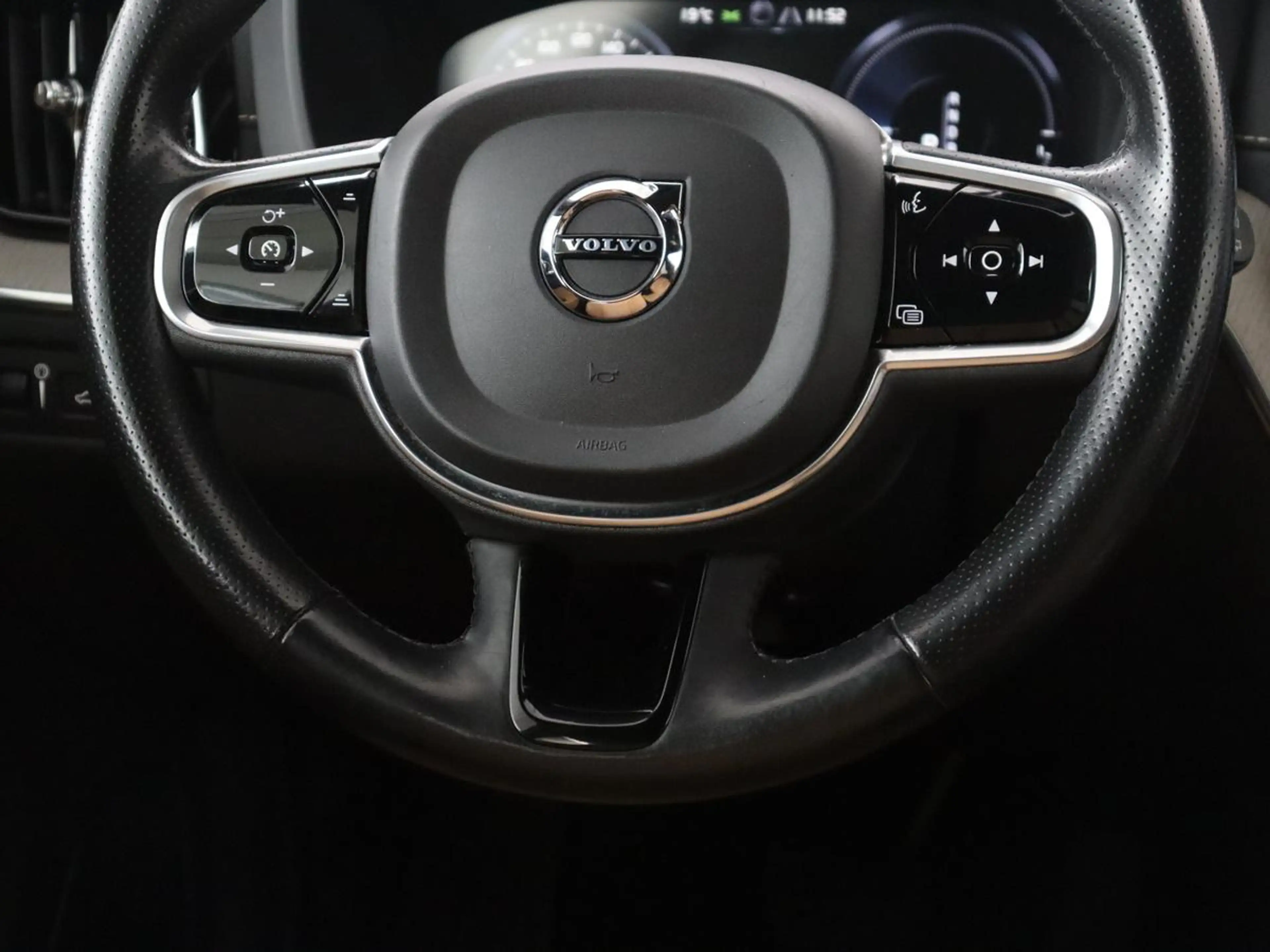 Volvo XC60 2.0 T8 Twin Engine AWD Inscription | SOH 83,9% | P — photo 8