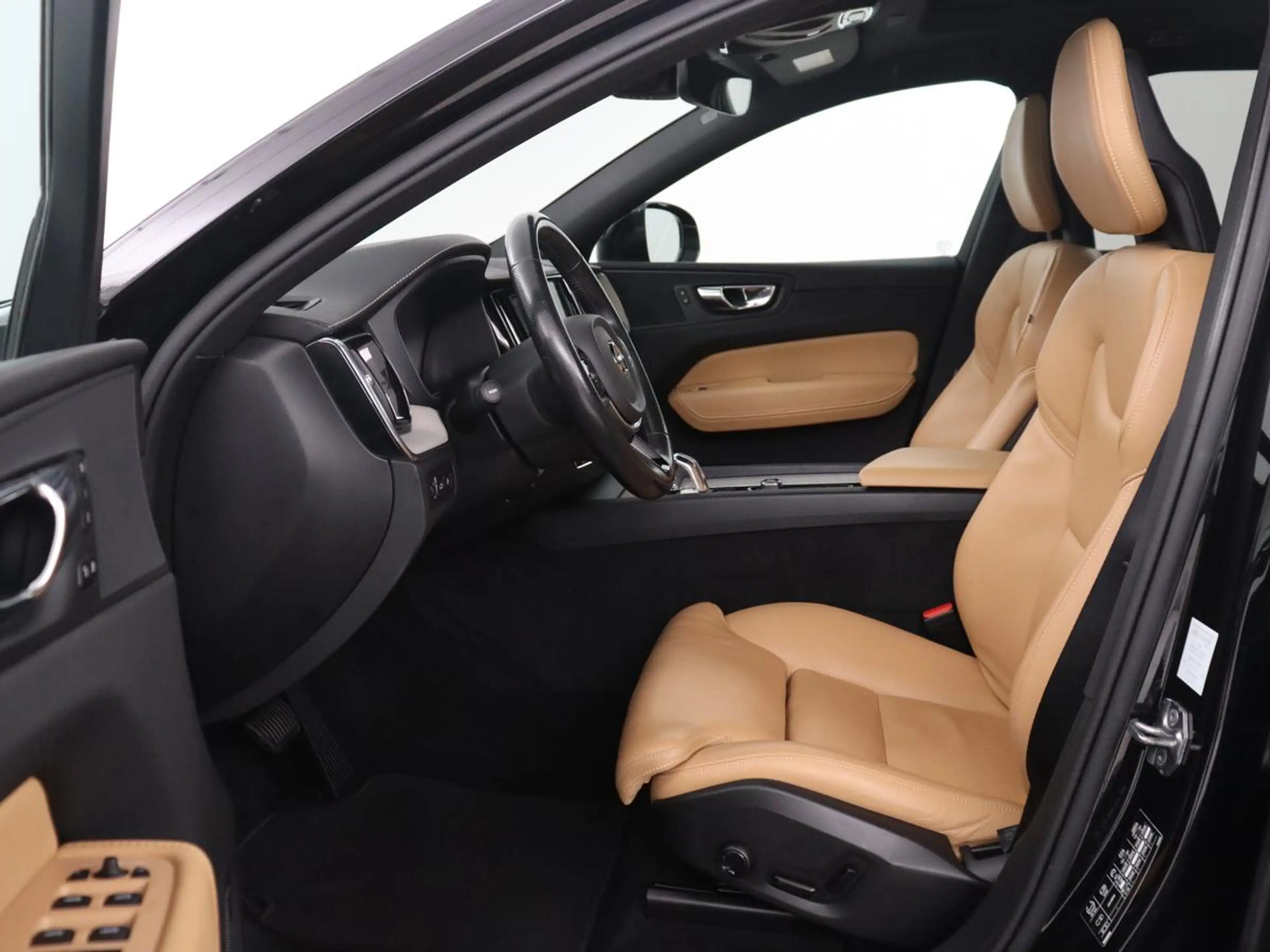 Volvo XC60 2.0 T8 Twin Engine AWD Inscription | SOH 83,9% | P — photo 4