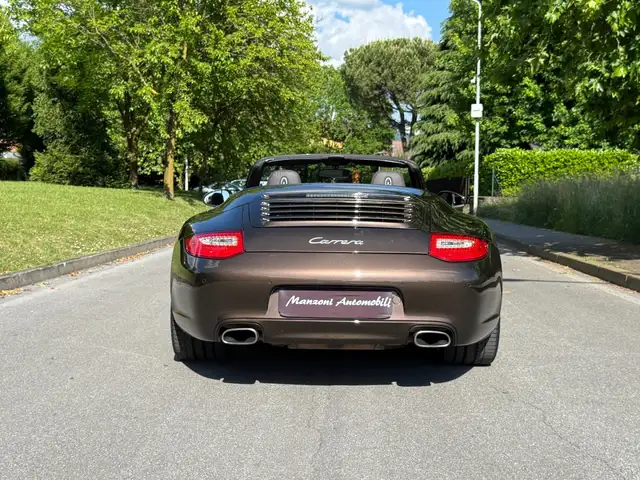 Porsche 911 view 9