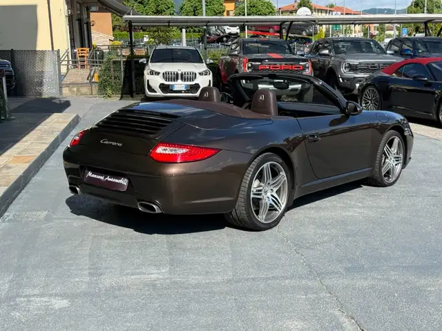 Porsche 911 view 3