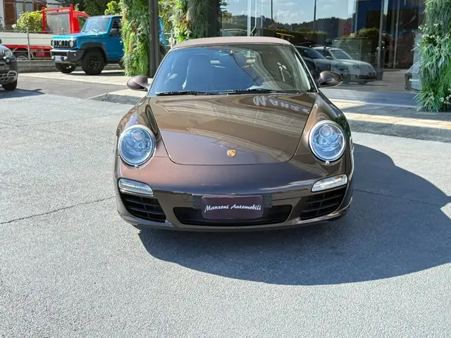 Porsche 911 view 2